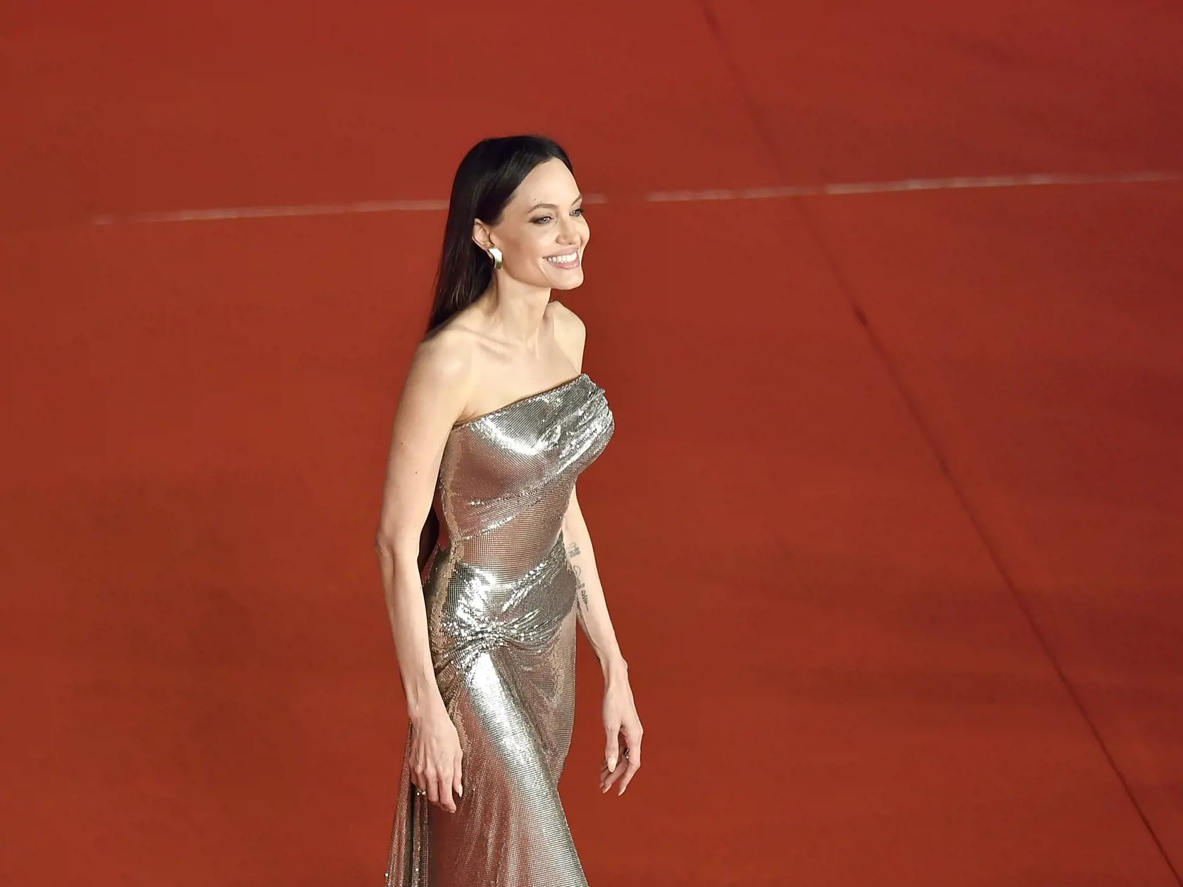 Herečka Angelina Jolie na premiére filmu Eternals v Ríme.