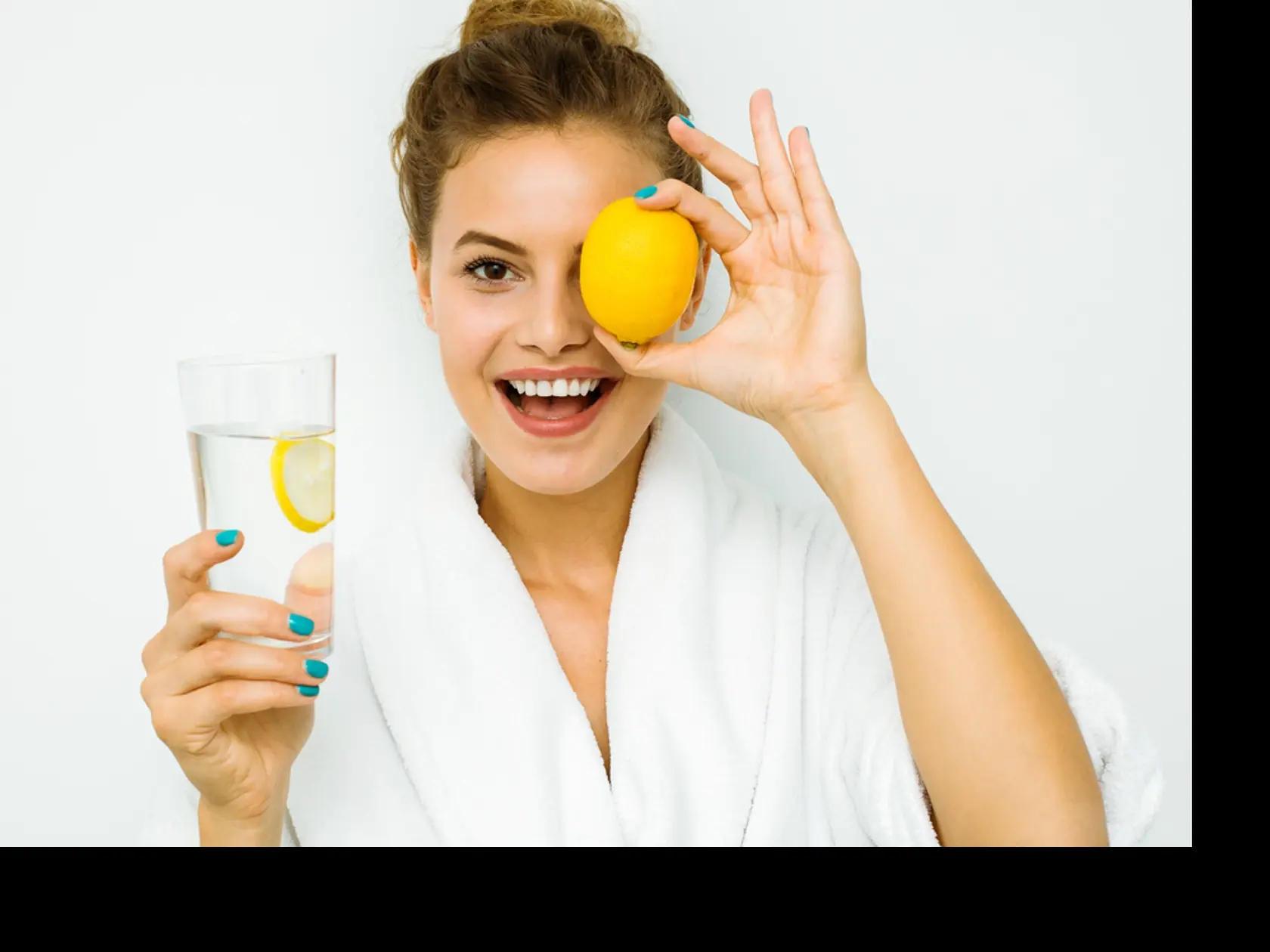 Young,Beautiful,Woman,Standing,On,A,White,Wall,In,Bath