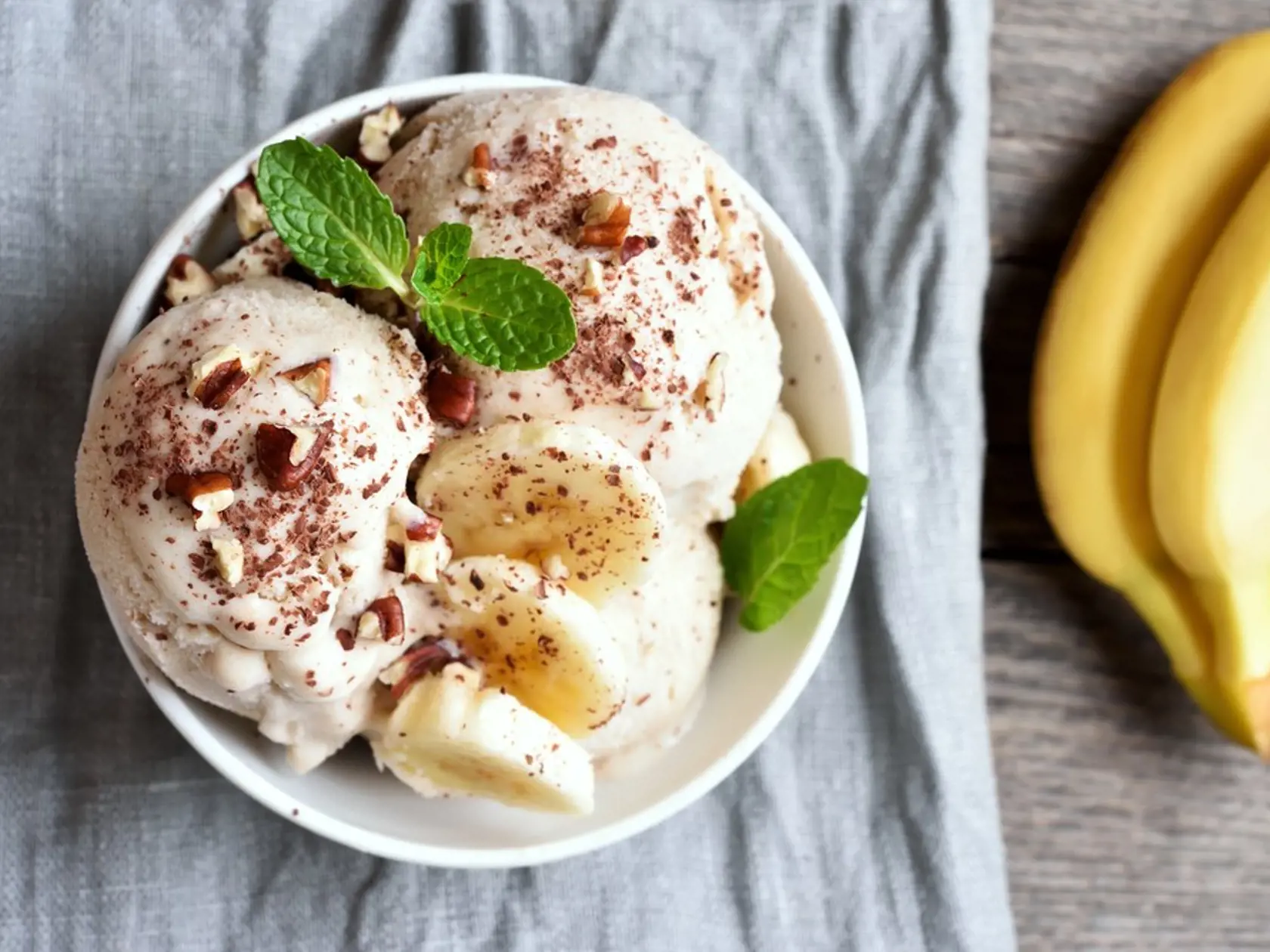 Fruit,Banana,Ice,Cream,In,Bowl,,Top,View