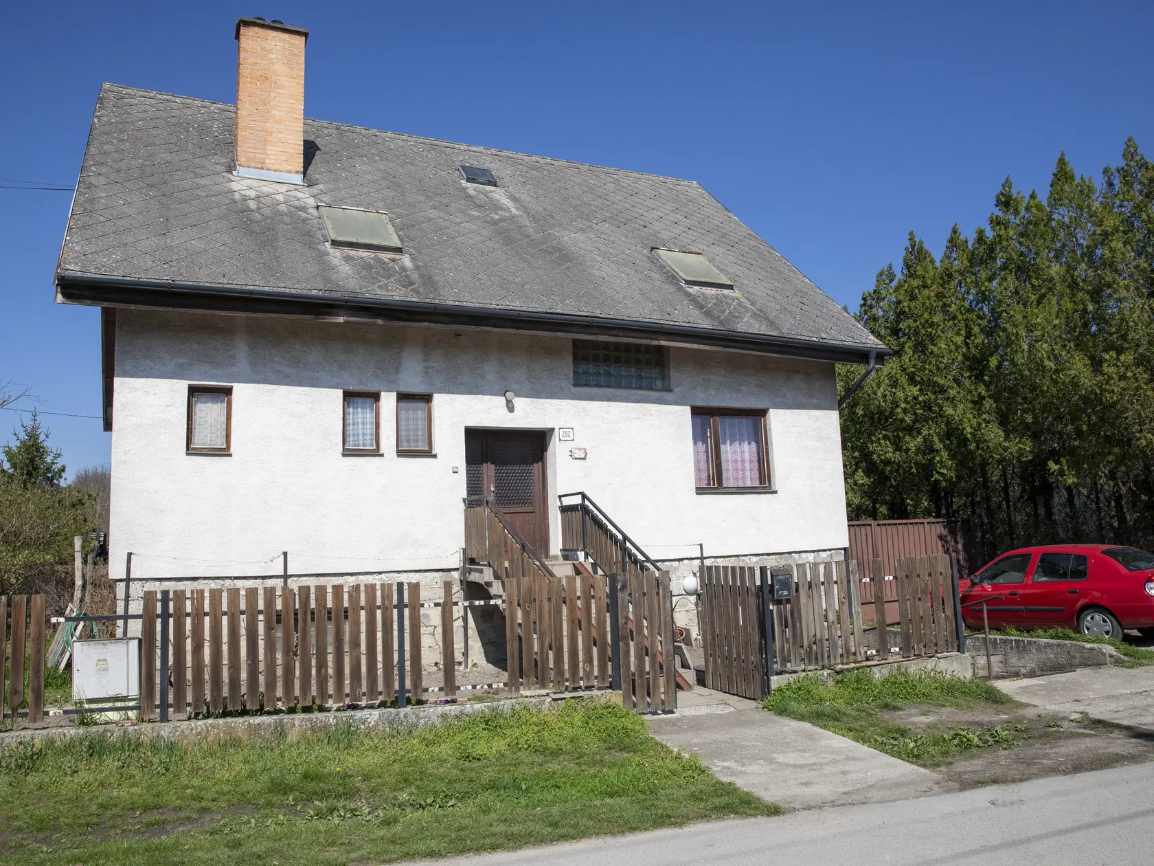 Na snimke je obec Plavecký Štvrtok, kde sa našlo ďalšie ohnisko nákazy slintačky a krívačky , okrem južného Slovenska aj na Záhorí.