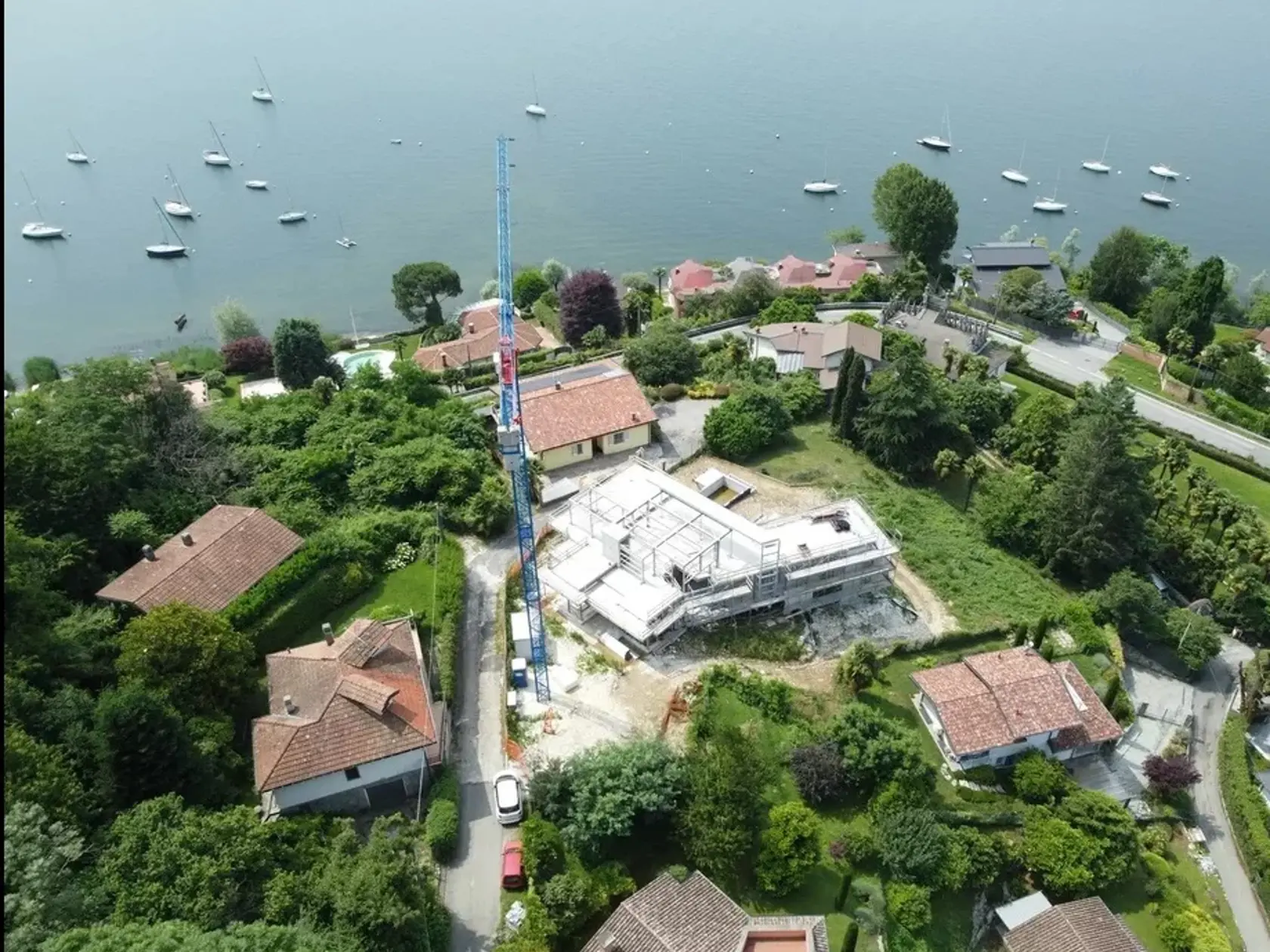 Dom Dary Rolins a Pavla Nedvěda nad talianskym jazerom. 