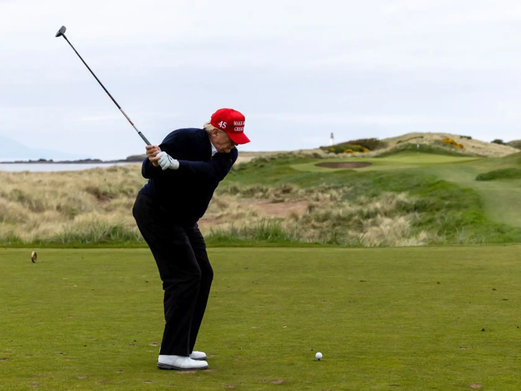 Donald Trump na golfe vo svojom rezorte v Turnberry.