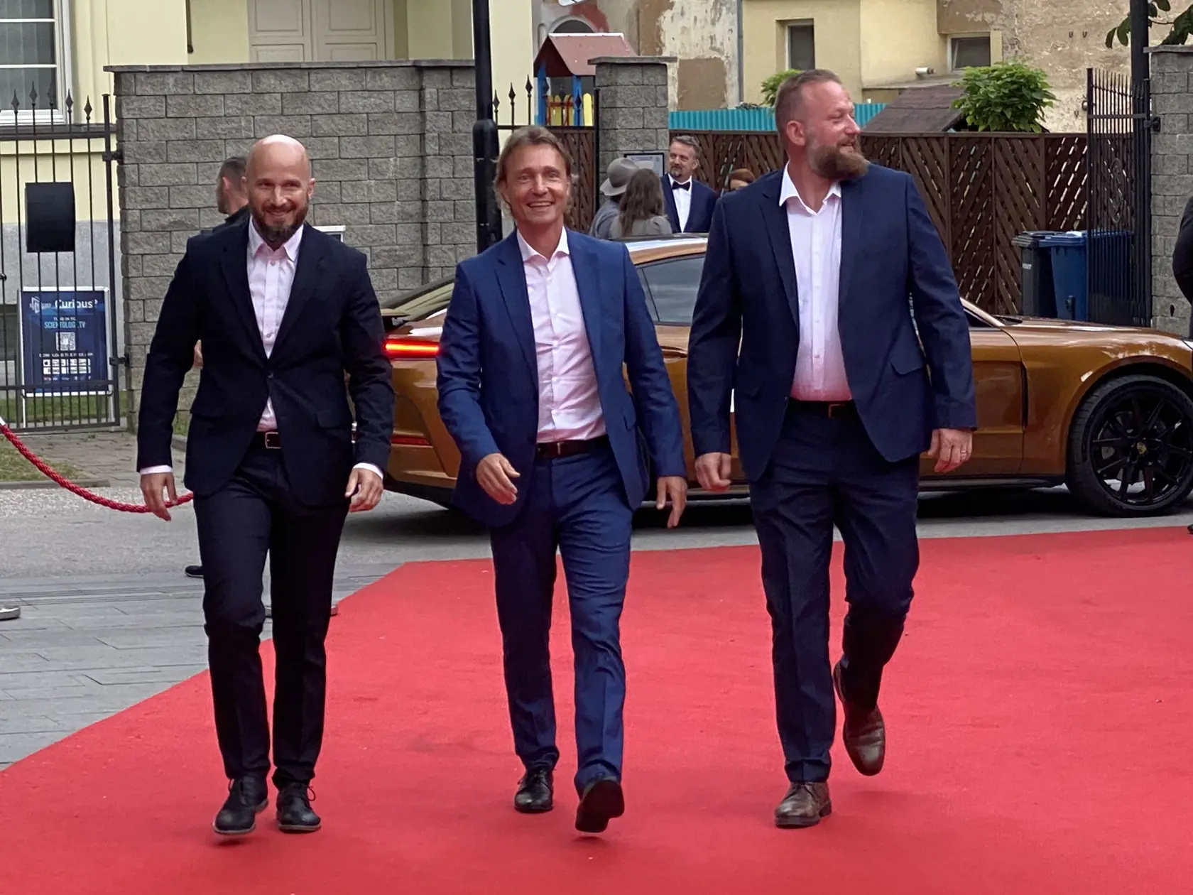 Príchod hostí na záverečný ceremoniál 30. ročníka medzinárodného festivalu Art Film Košice, na ktorom odovzdali ceny držiteľom honorárnych ocenení - Sergejovi Loznicovi, Antónii Liškovej a Marošovi Kramárovi a vyhlásili víťazov jednotlivých súťaží.