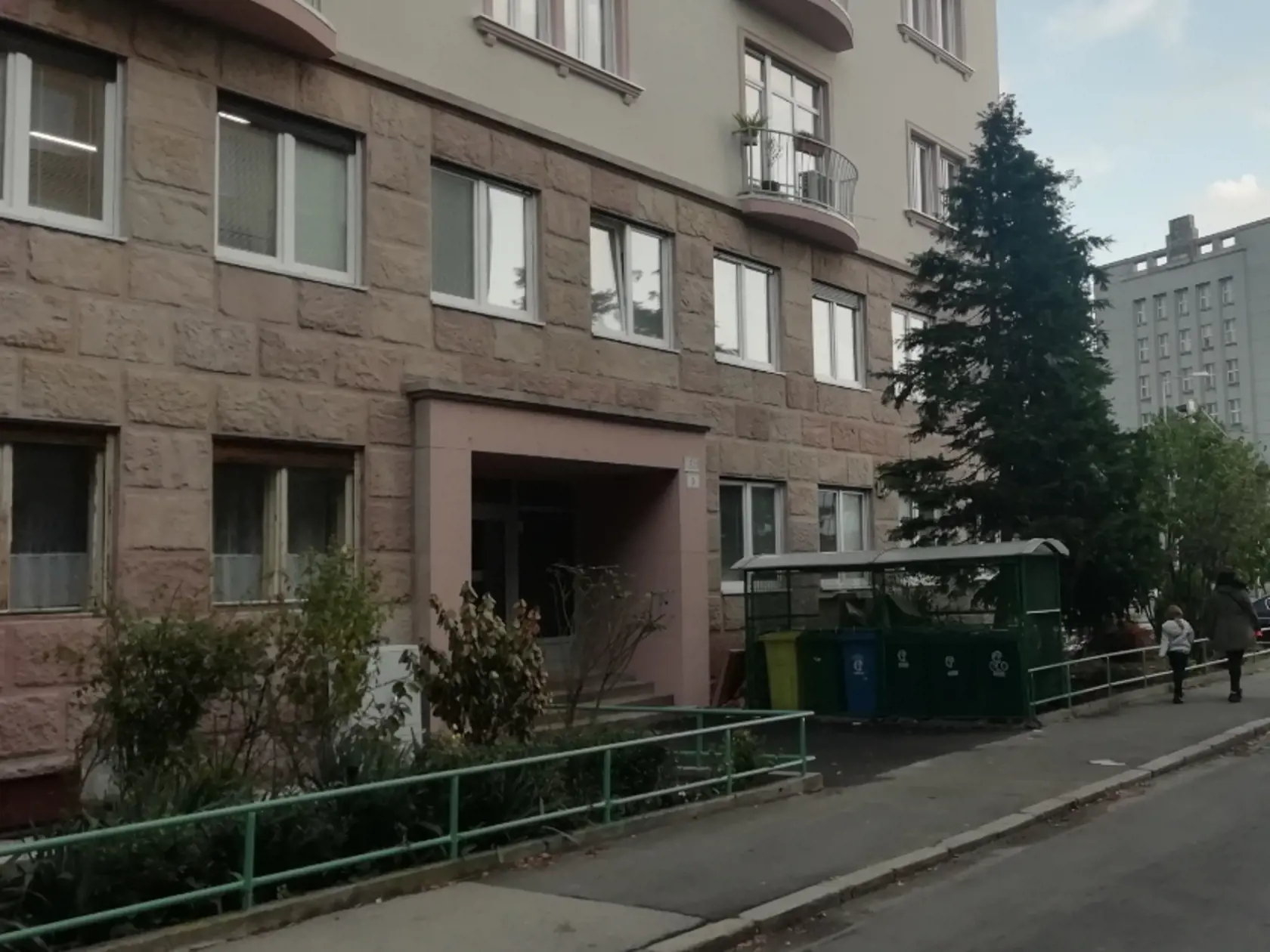 Na Bezručovej ulici v Bratislave sa mal nachádzať spomínaný byt.