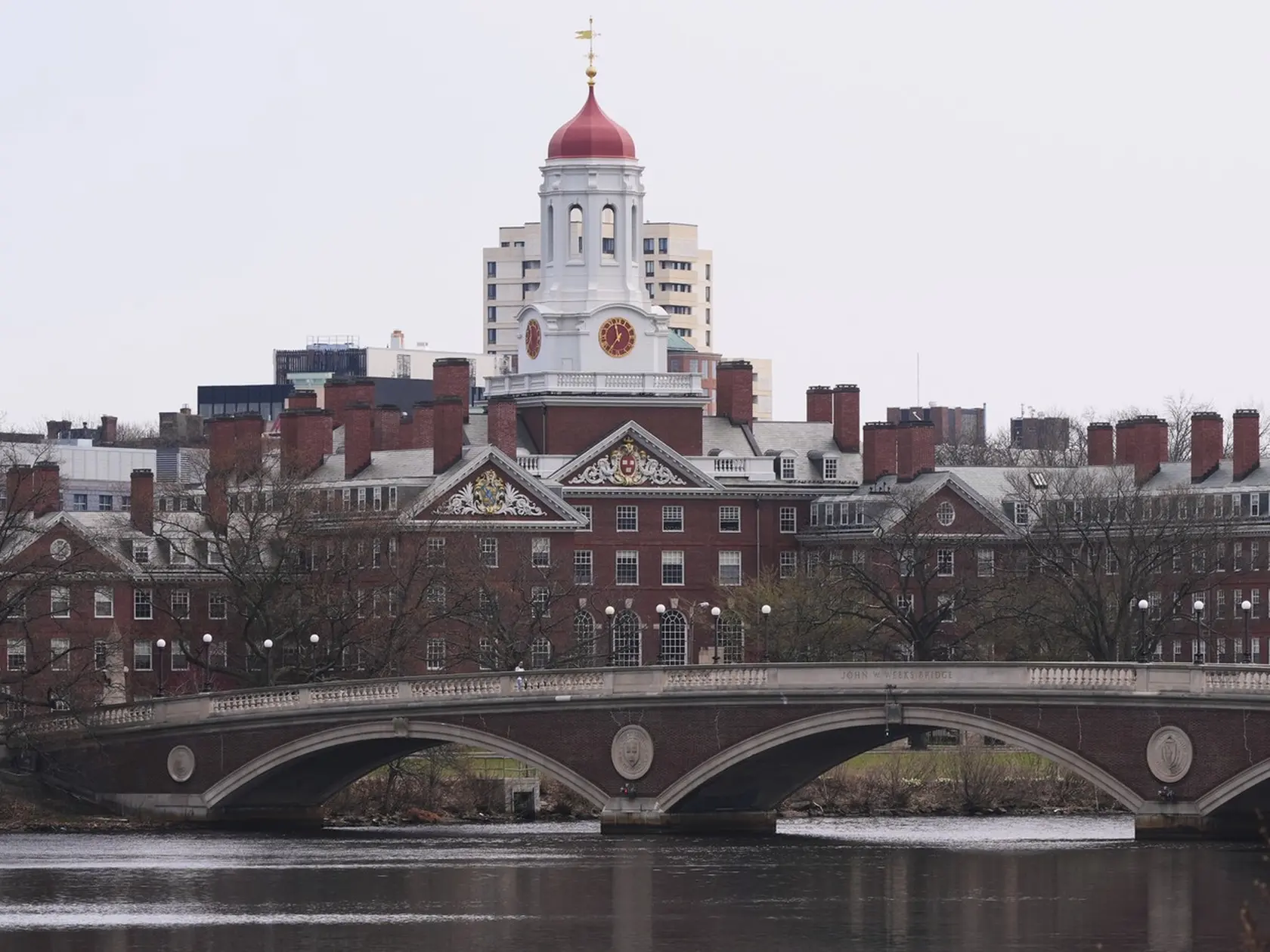 Pojem medzi svetovými univerzitami: Harvard bol založený užv roku 1636, medzi jeho absolventov patrí až 162 držiteľov Nobelovej ceny.