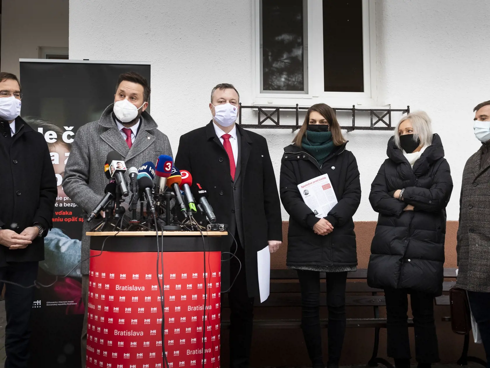 Čo sa týka projektov financovaných z Nórskeho finančného mechanizmu, Ministerstvo práce, sociálnych vecí a rodiny SR rokuje s Ministerstvom investícií, regionálneho rozvoja a informatizácie SR a nórskym partnerom. Navrhujeme presunúť financie z výzvy DGV01 do výziev, ktoré sú určené na vybudovanie nových bezpečných ženských domov a prevádzkovanie /zastabilizovanie existujúcich a taktiež na rozvoj poradenských centier.