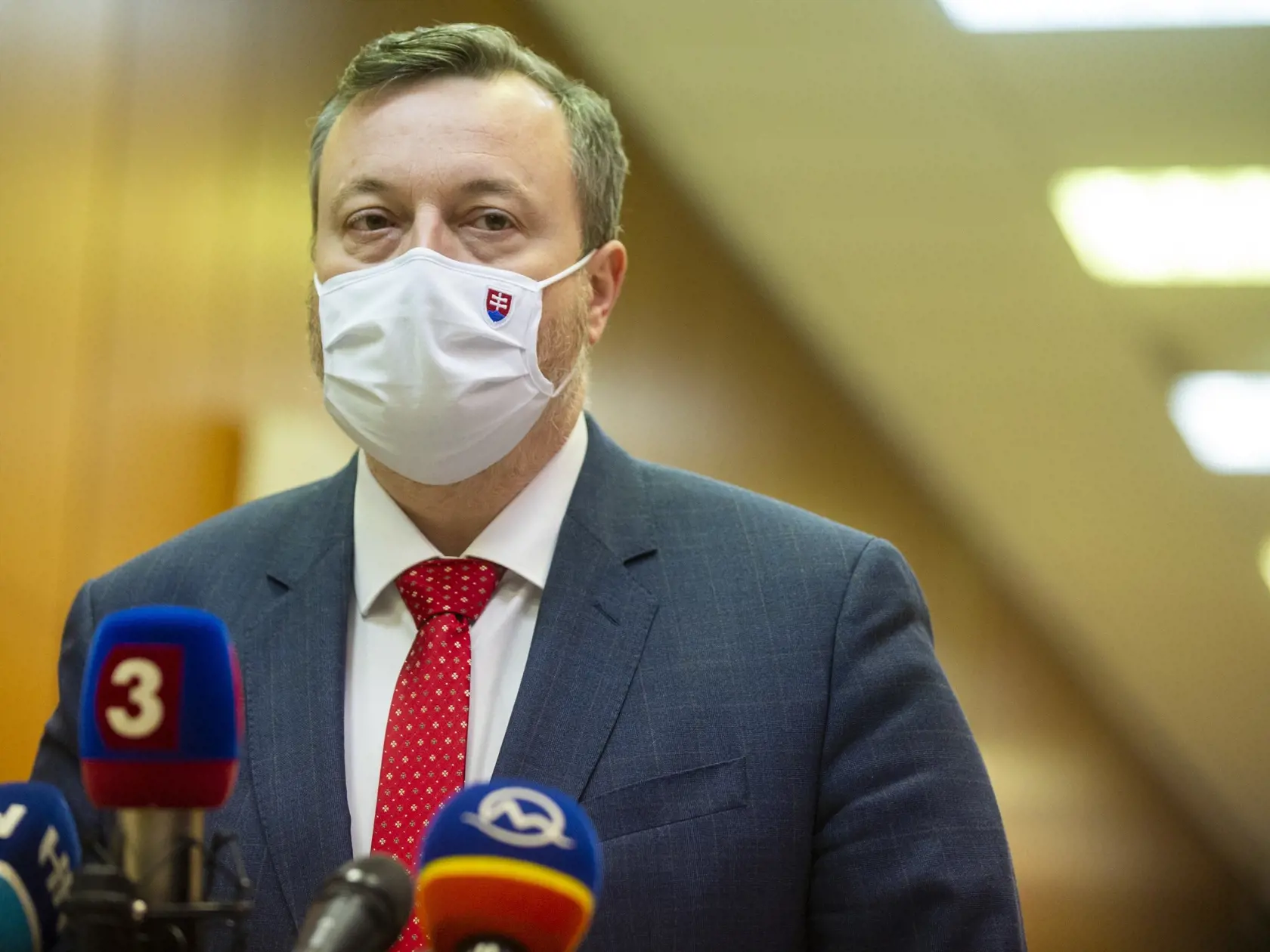 Práve v týchto dňoch prebehli posledné rokovania o nastavení podmienok uchádzania sa o finančný príspevok z rozpočtovej rezervy predsedu vlády SR v oblasti pomoci obetiam domáceho násilia. Uchádzať sa budú môcť všetky subjekty – zariadenia núdzového bývania/bezpečné ženské domy/poradenské centrá – ktoré poskytujú služby alebo poskytujú špecializované poradenstvo obetiam domáceho násilia.  FOTO TASR - Jakub Kotian