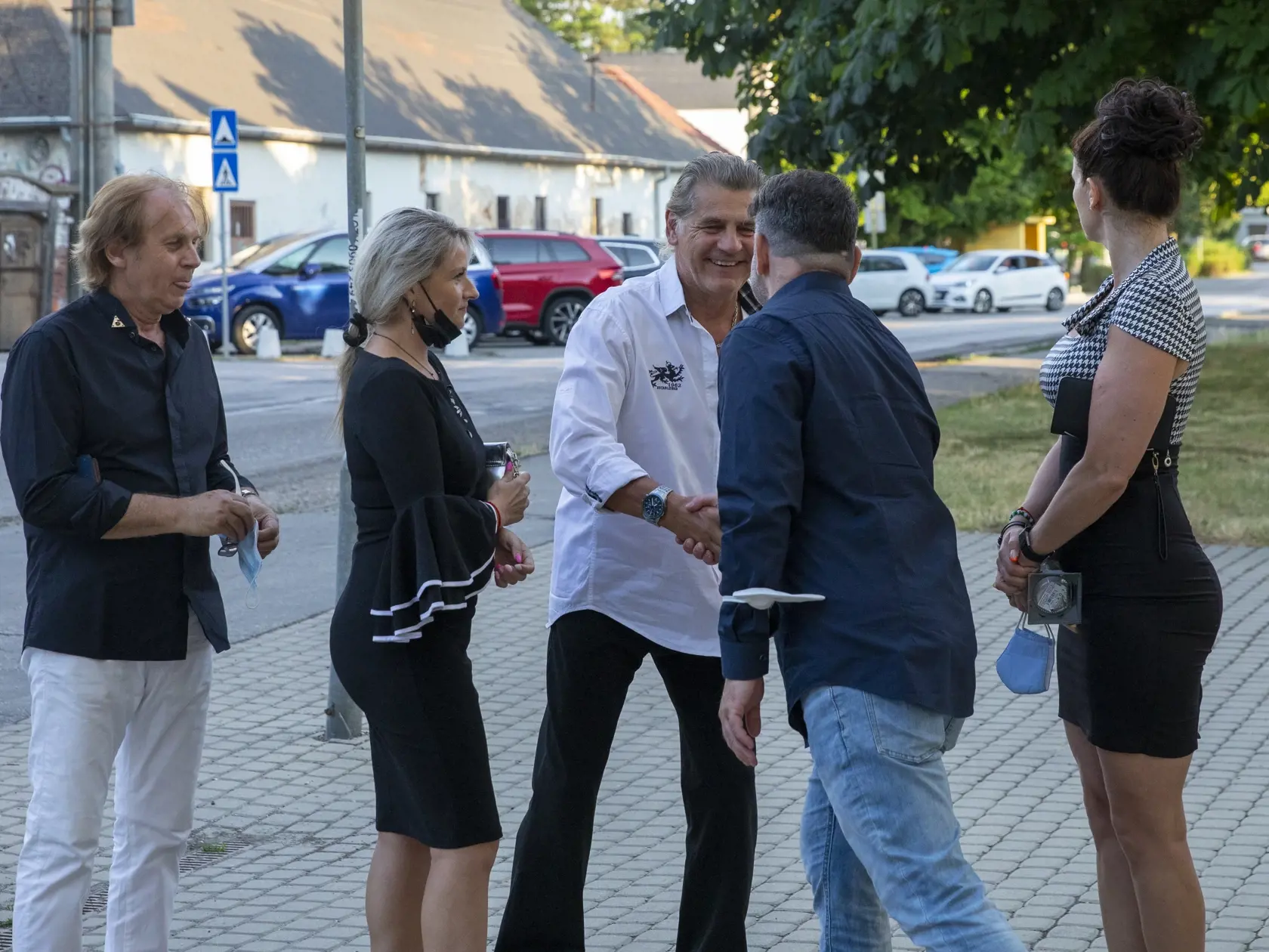 Svätá omša za Andreu Fischer v kostole v Dunajskej Lužnej, rok po jej smrti.
Na obr. Jozef Ivaška, Andrea Weiterová, Petra Maxin, Noro Mézsároš, Otto Weiter.