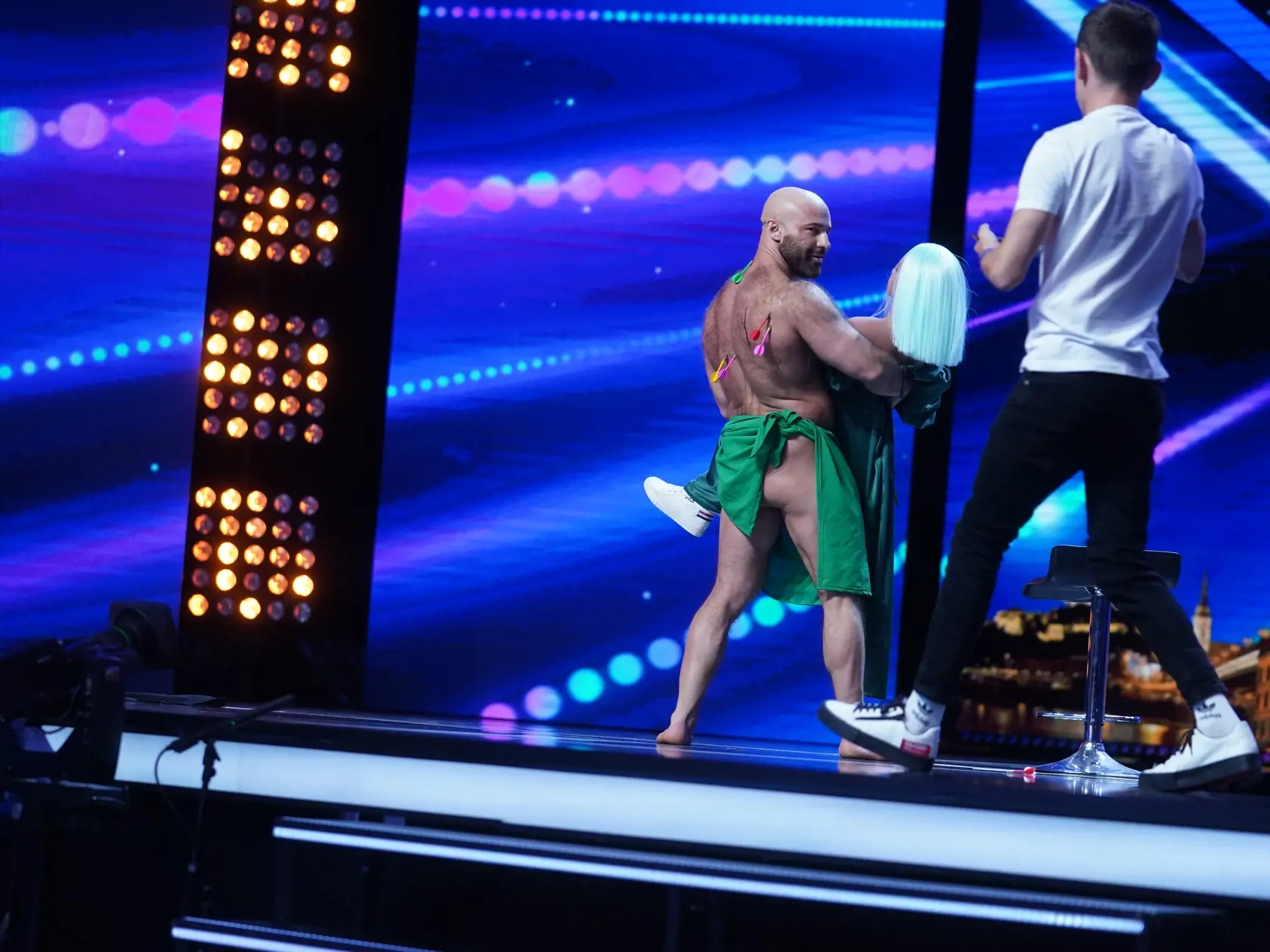 Jurij Tološko vytiahol po striptíze na porotu penis.
