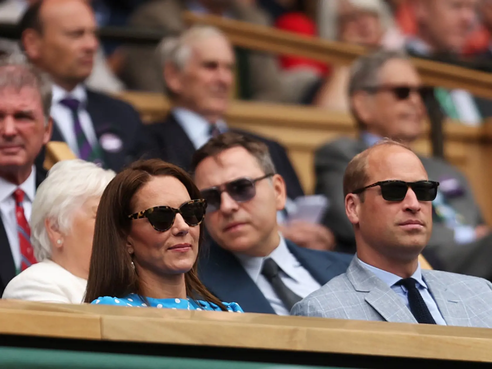 Kate a William predviedli aj vážne tváre.