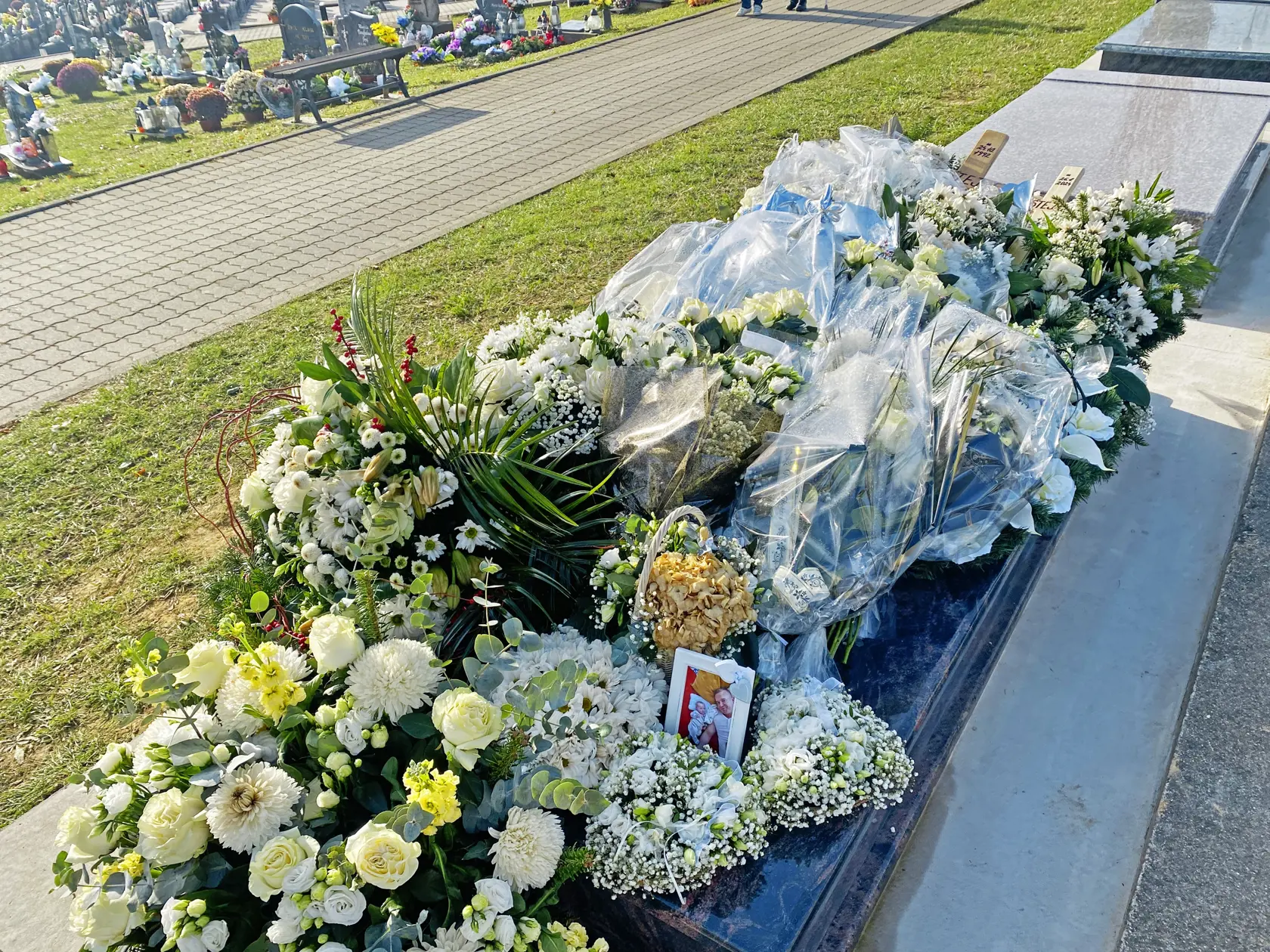 Otec a syn. Mário spoločne so synčekom Adamkom, ktorému strelil do hlavičky legálne držanou zbraňou. Ich spoločnú fotku umiestnila rodina aj na cintorín.
