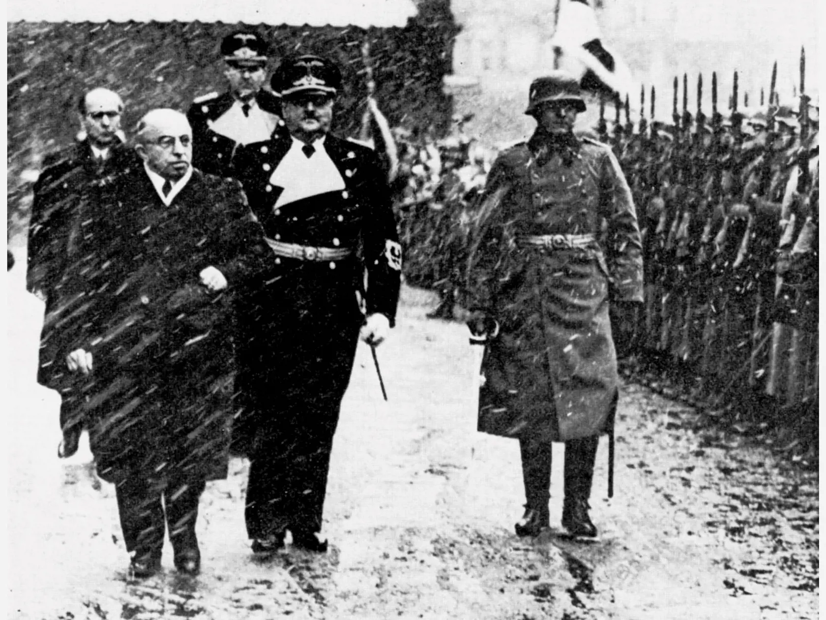 EMIL HÁCHA Československým prezidentom sa stal v zložitých časoch, po Mníchovskej dohode. Na stretnutí s Adolfom Hitlerom 14. marca pod tlakom a výhražkami súhlasil s vytvorením Protektorátu Čechy a Morava.