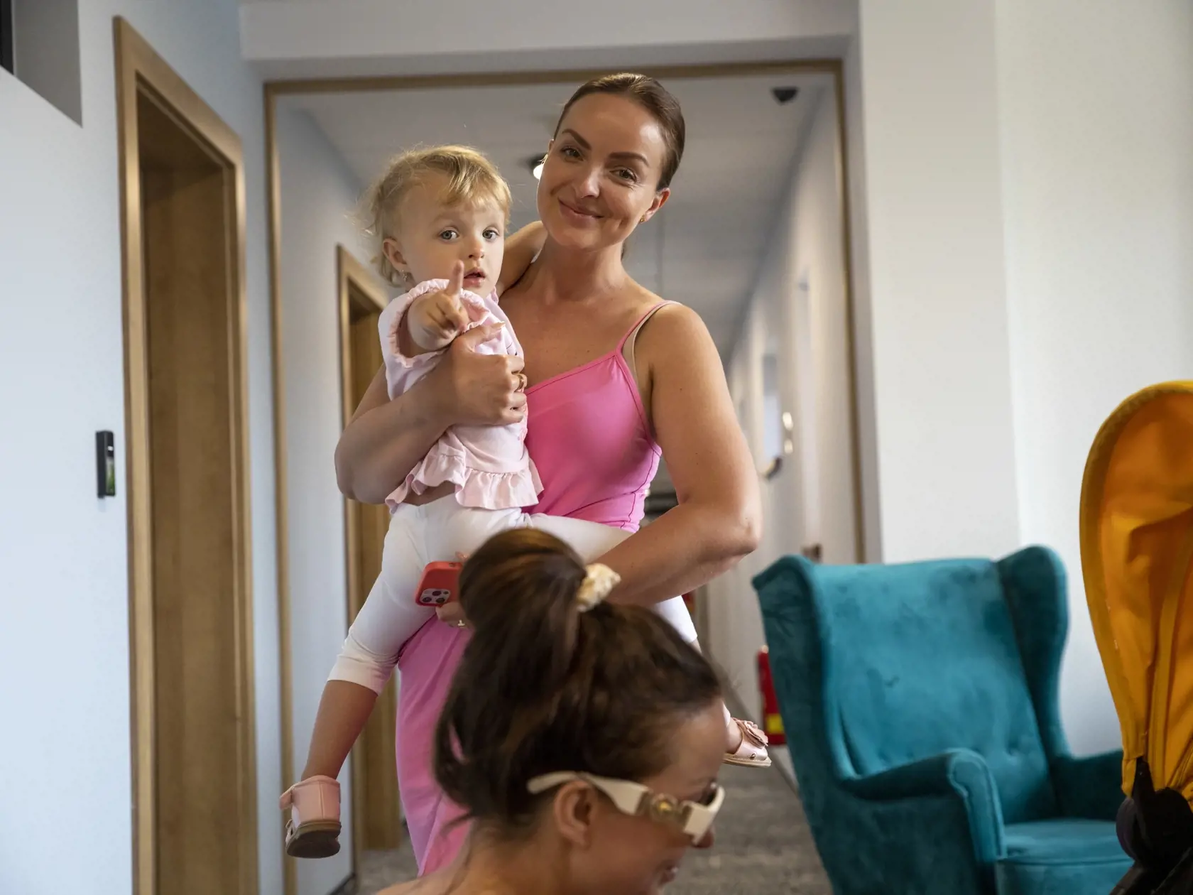 Na snímke sú Veronika Nízlová a Daniela Nízlová na zahájení letnej sezóny na termálnom kúpalisku Bešeňová.