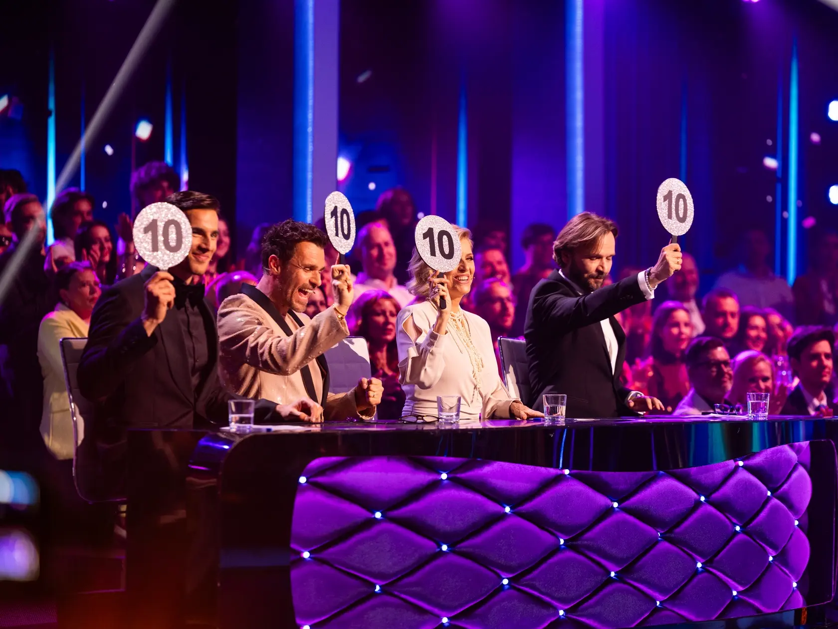 Porota Ján Ďurovčík, Tatiana Drexler, Adam Bardy a Leoš Mareš počas deviateho kola Let's dance 2025.