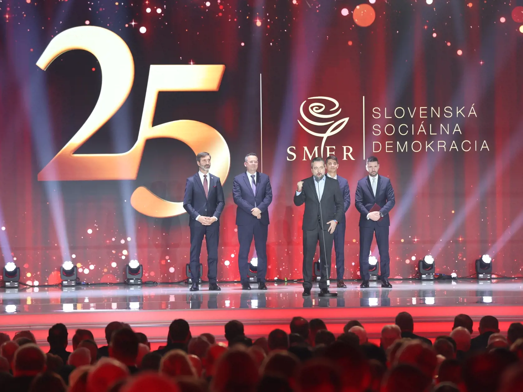 Europoslanec Ľuboš Blaha, Juraj Blanár, Ladislav Kamenický, Erik Kaliňák a Richard Takáč (všetci Smer).