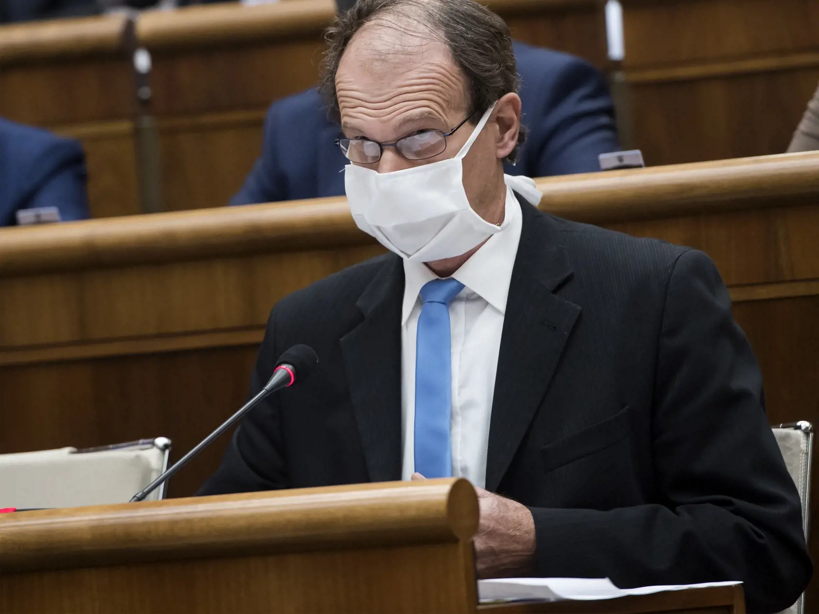 Na snímke nezaradený poslanec parlamentu SR Štefan Kuffa počas rokovania 8. schôdze Národnej rady SR 3. júna 2020 v Bratislave. FOTO TASR - Martin Baumann

