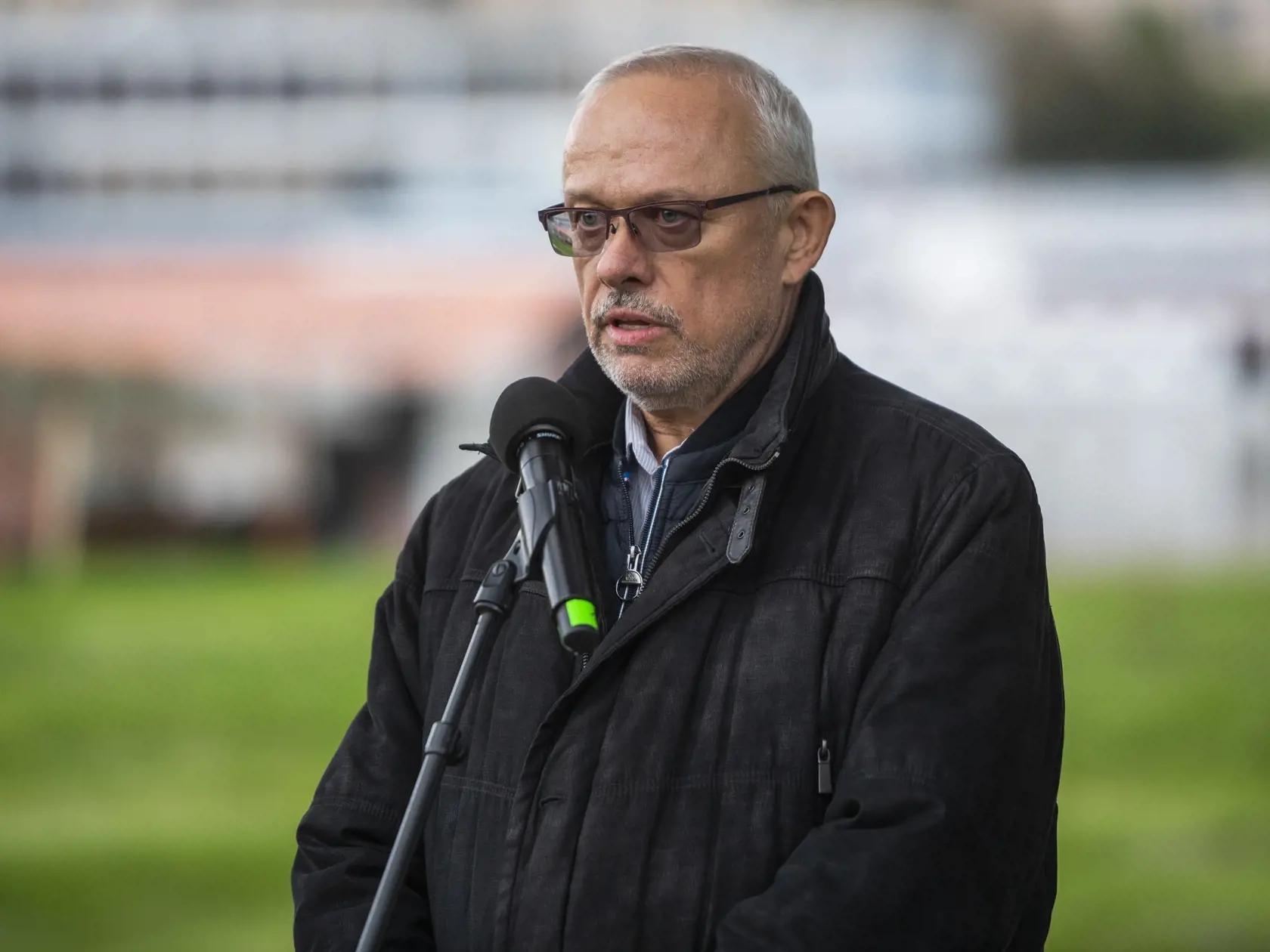 Na snímke Daniel Tupý, otec zavraždeného Daniela Tupého počas otvorenia zrevitalizovaného okolia Pamätníka obetiam extrémizmu na Tyršovom nábreží v Bratislave 27. septembra 2022.