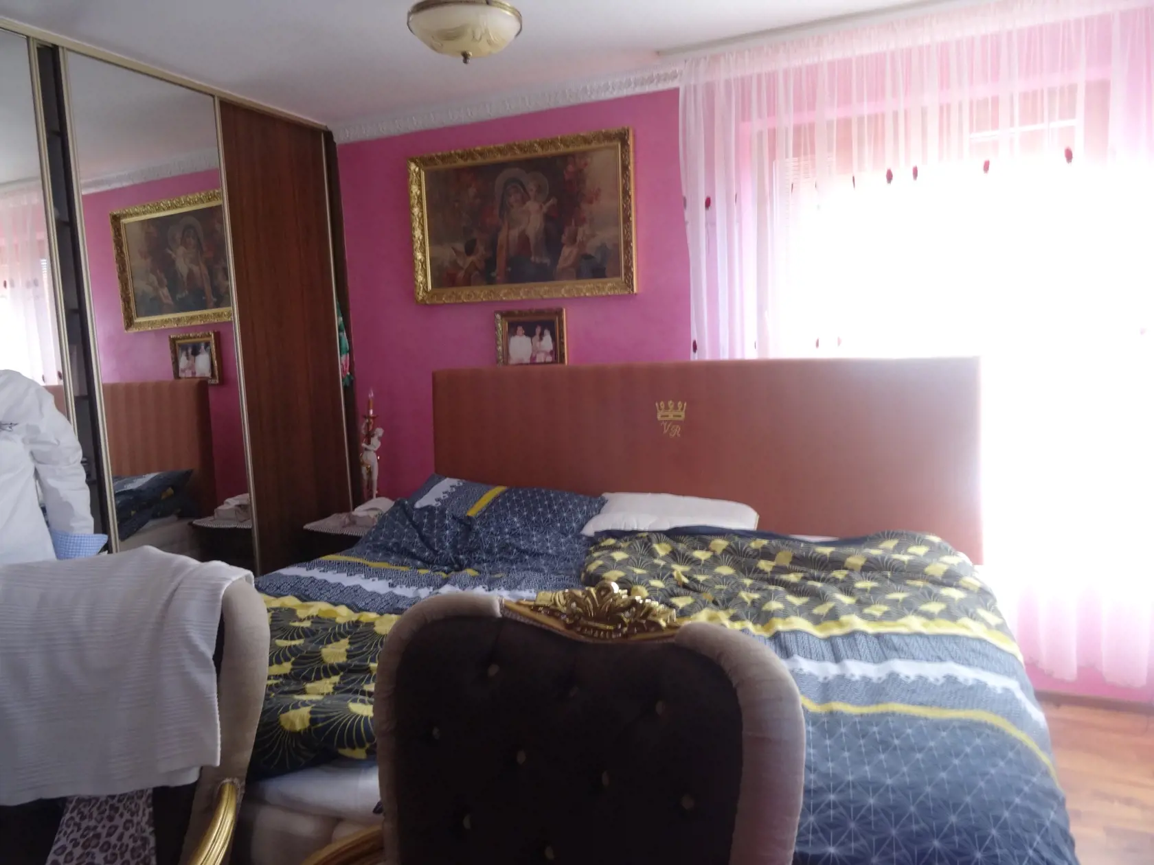 Obrovská posteľ stála mnoho desiatok tisíc eur.