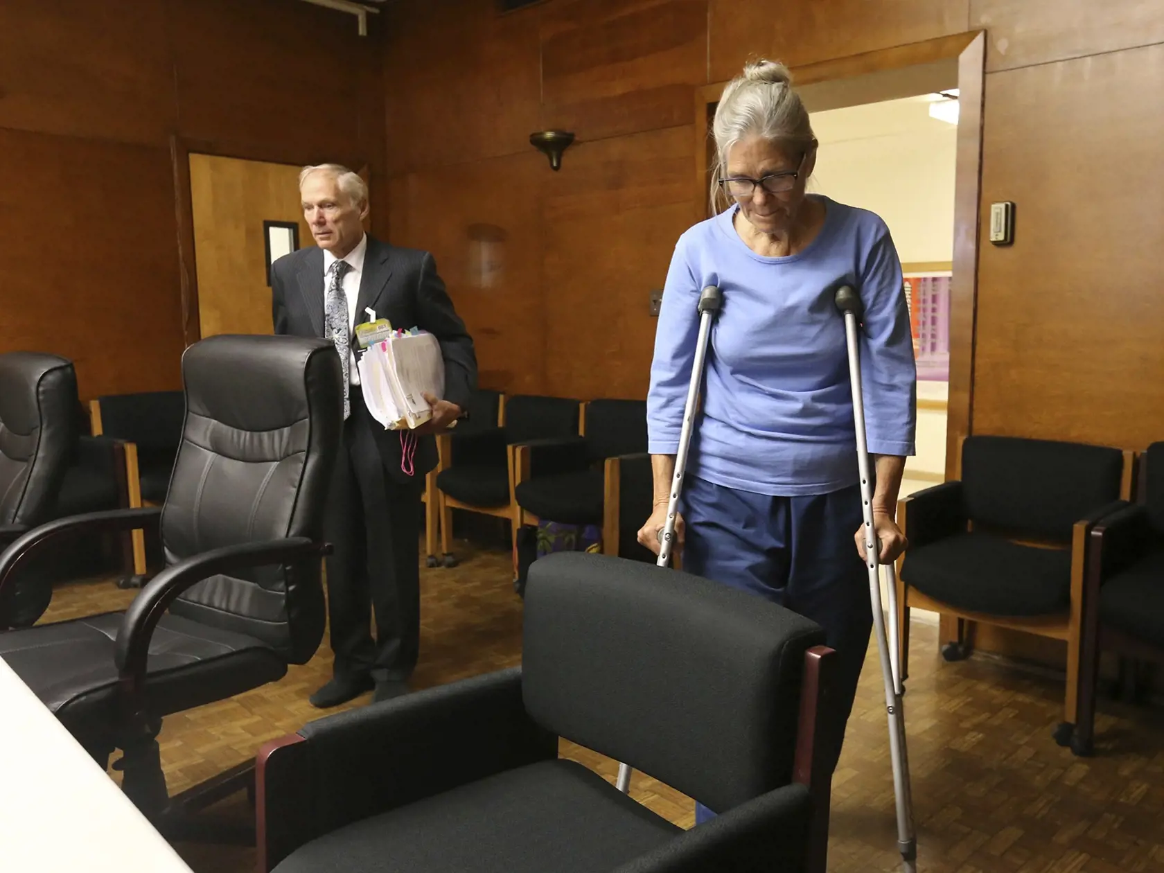 Leslie Van Houten žiadalo počas 50 rokov vo vezení viac krát o prepustenie. Najnovšie by sa jej to malo konečne podariť.