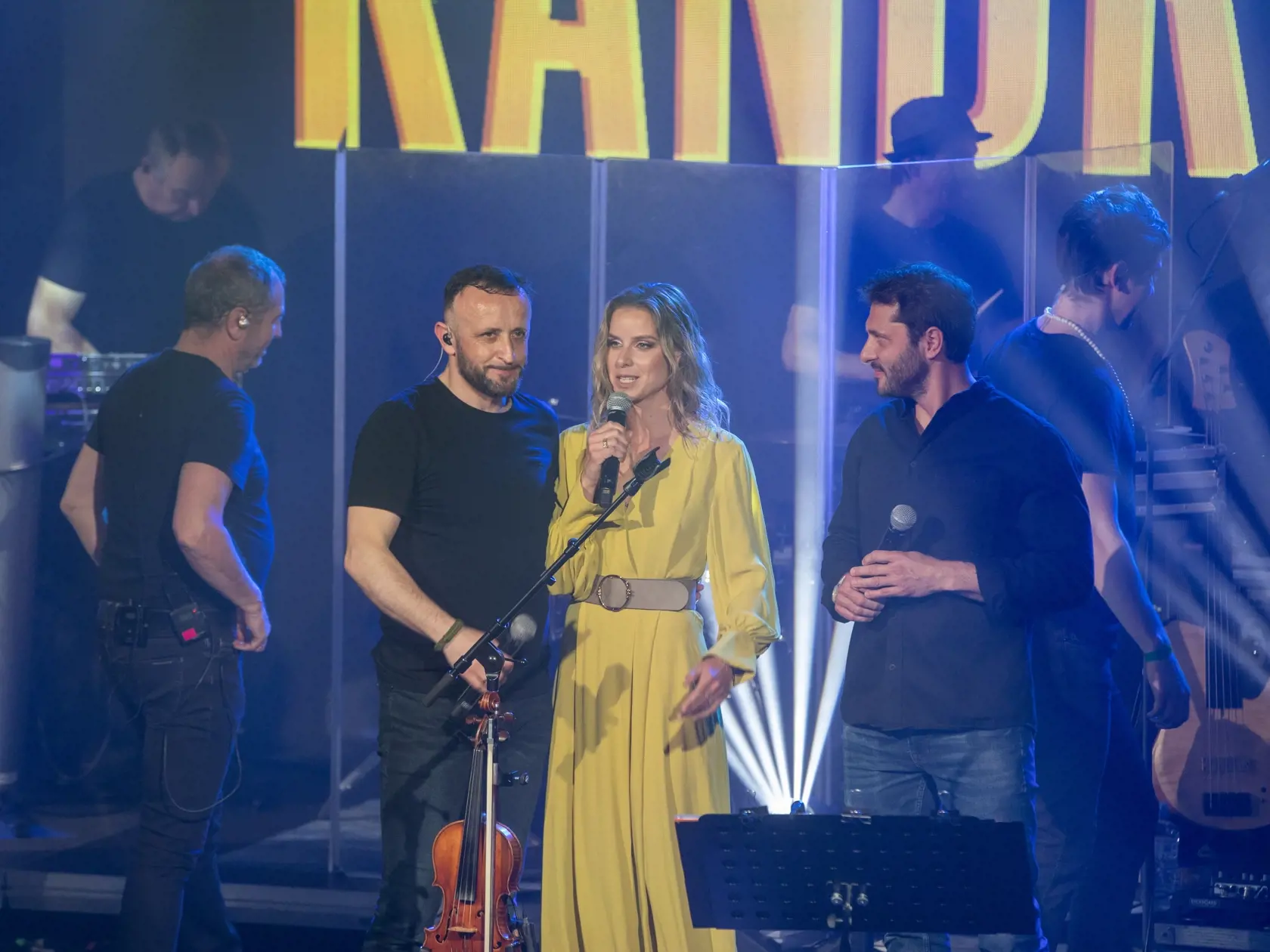 Na snímke je koncert a krst albumu Kandráčomor, ktorý krstili Nela Pocisková a Braňo Deák. Na fotke je Nela Pocisková a Braňo Deák.