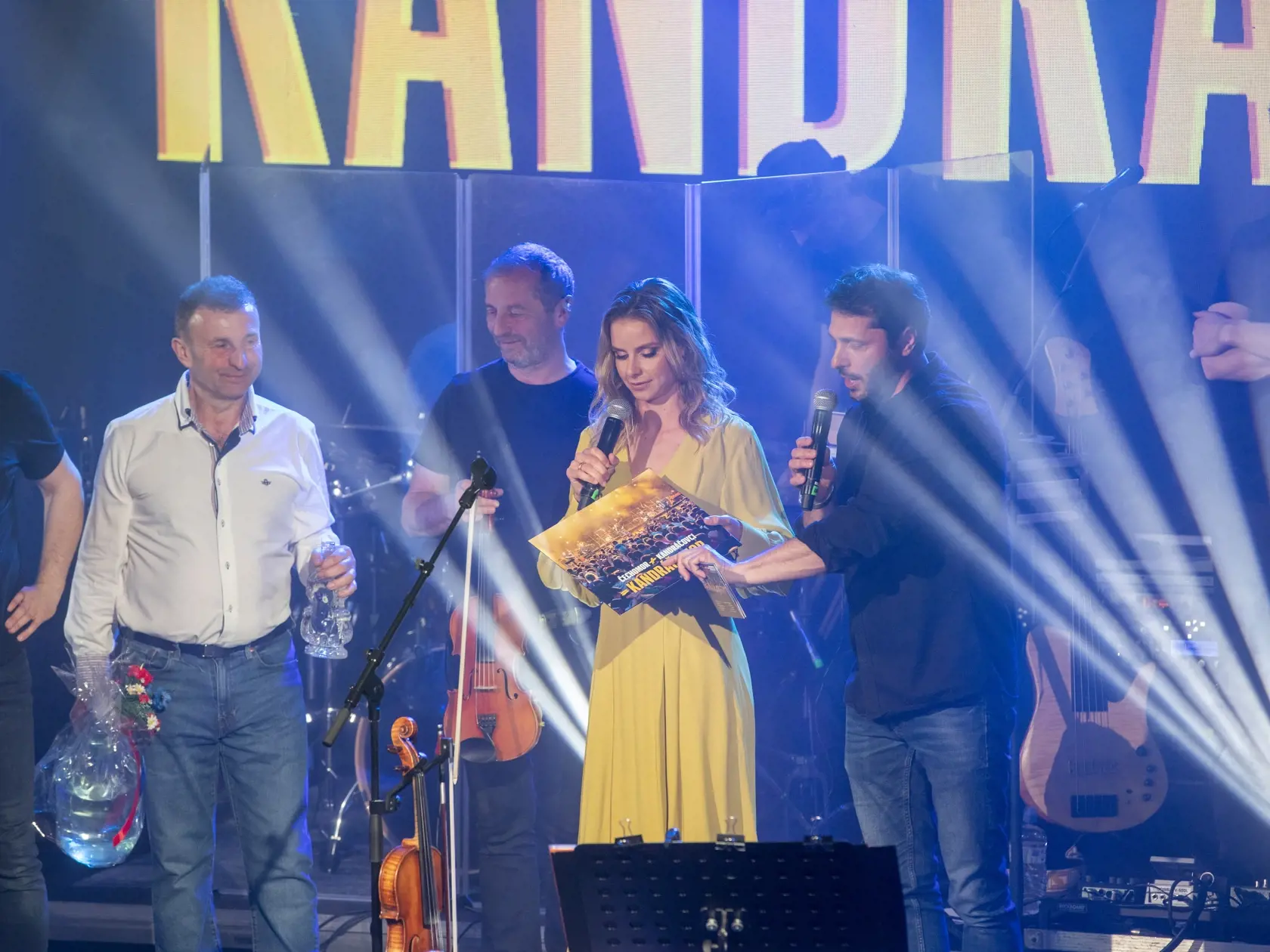 Na snímke je koncert a krst albumu Kandráčomor, ktorý krstili Nela Pocisková a Braňo Deák.  Na fotke je Nela Pocisková a Braňo Deák.