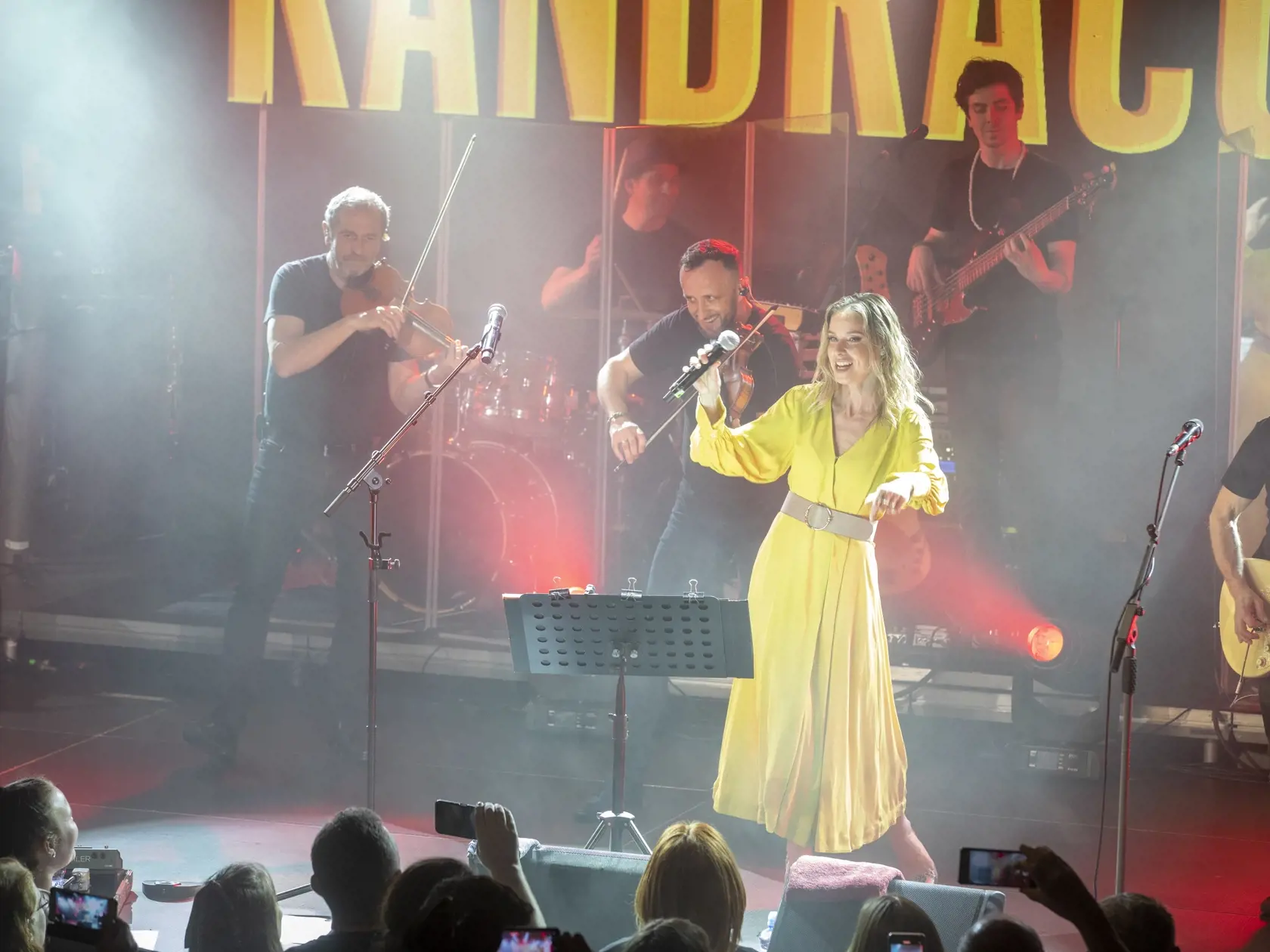 Na snímke je koncert a krst albumu Kandráčomor, ktorý krstili Nela Pocisková a Braňo Deák. Na fotke je Nela Pocisková.