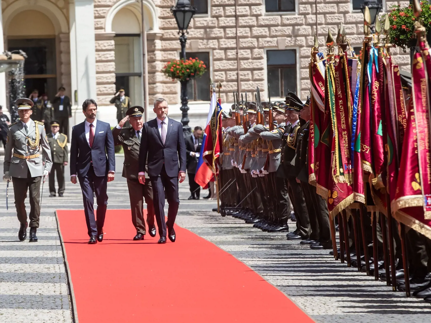 Inaugurácia Petra Pellegriniho, prehliadka jednotiek Ozbrojených síl SR. Na snímke je Peter Pellegrini a Robert Kaliňák.