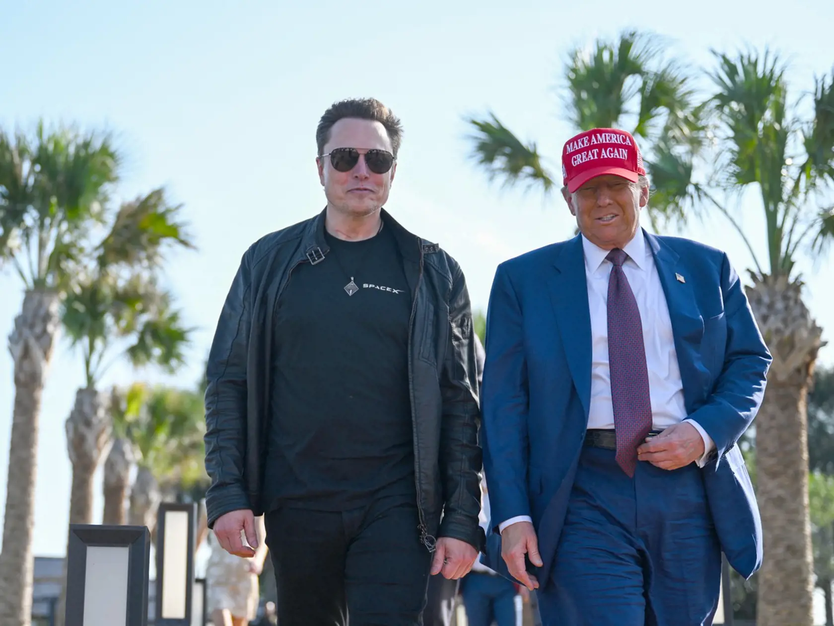 Na štart rakety sa prišli pozrieť aj Elon Musk s Donaldom Trumpom.