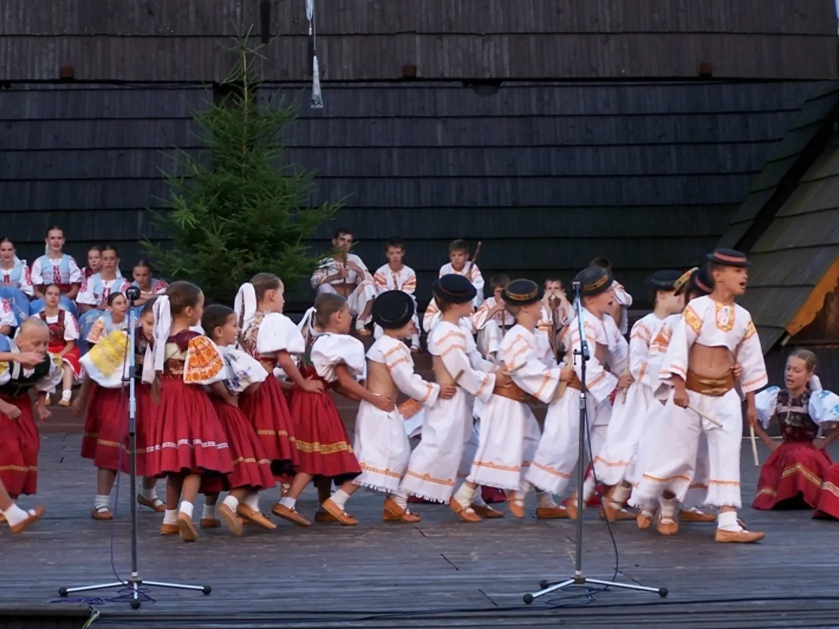 Folklórne slávnosti pod Poľanou.
