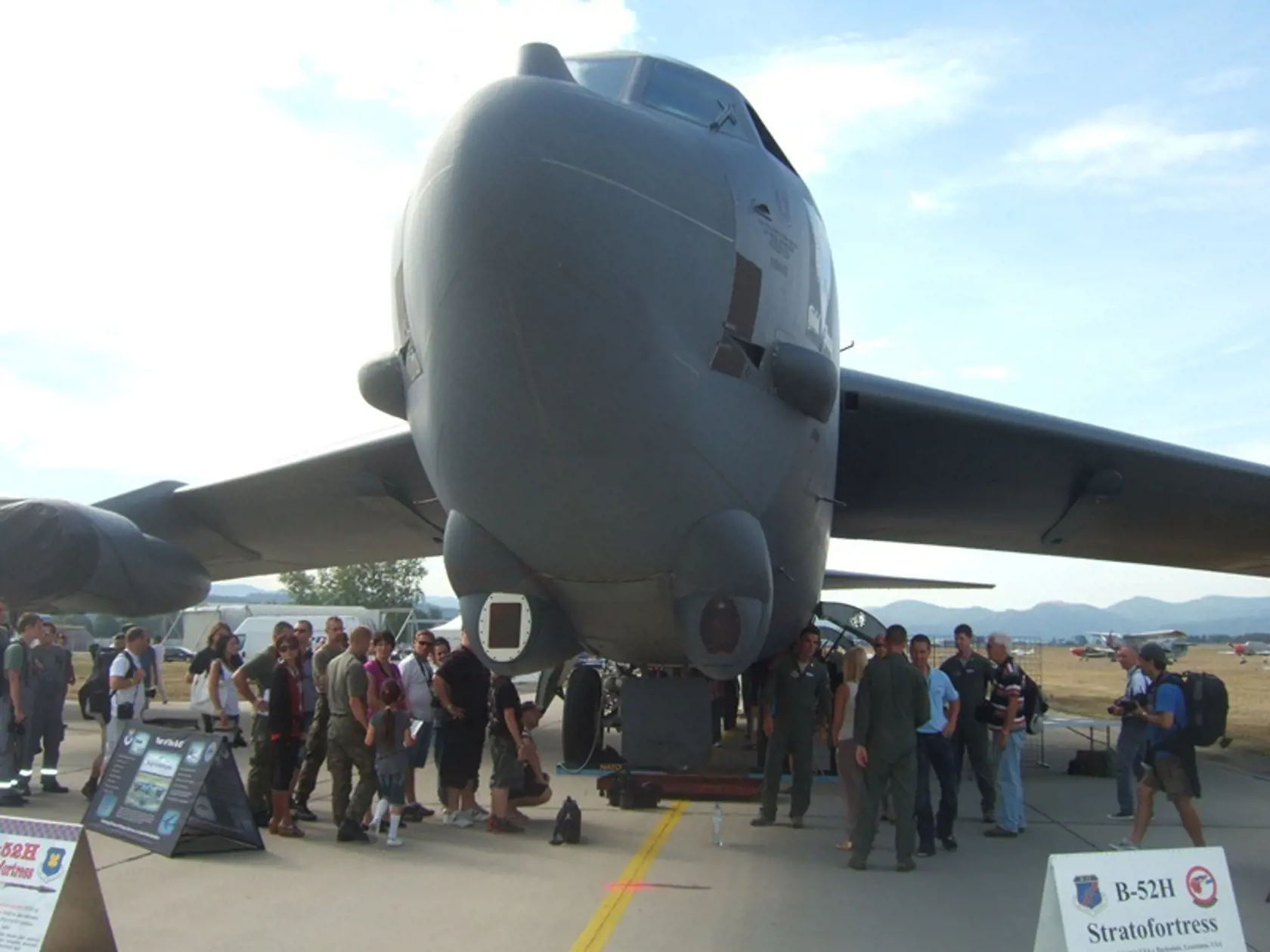B-52: Jeho posádka nezostala nič dlžná povesti sympatických amerických letcov.