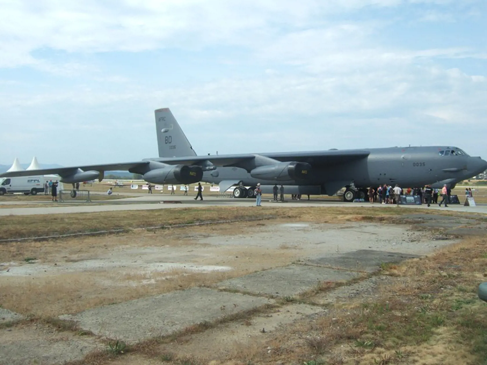 Skvost amerického letectva, gigantický bombardér B-52, pristál na vojenskej základni Sliač ako prvý.