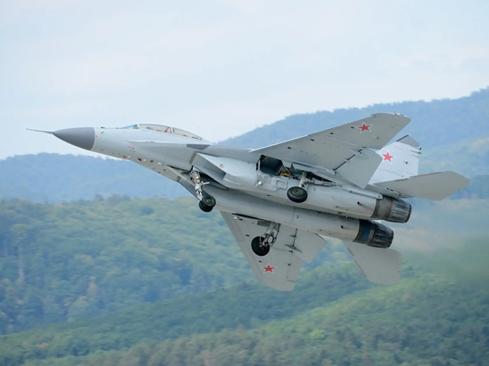 Na Sliači sú lietadlá zo 14 krajín sveta. Divákom sa predstavil aj nový model ruskej stíhačky MiG 29M2.