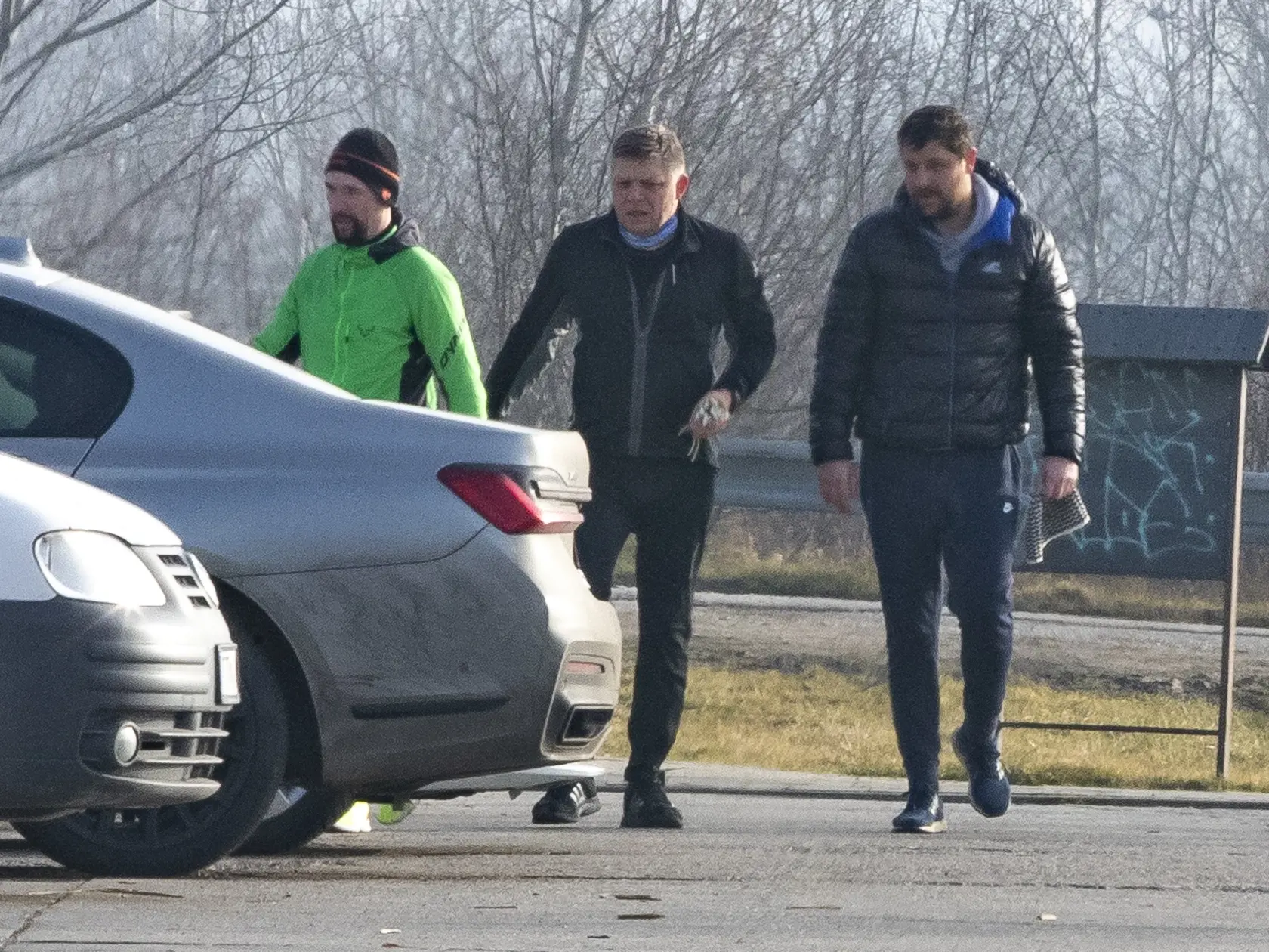 Bývalý premiér SR Robert Fico po rannom cvičení na bratislavskej hrádzi.