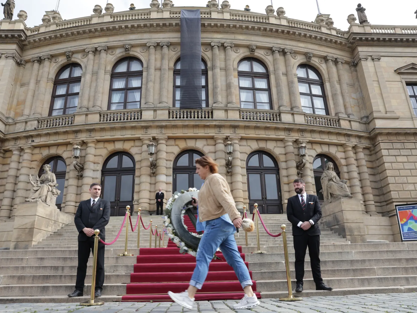 Posledná rozlúčka s Jiřím Bartoškom (†78) v pražskom Rudolfine.