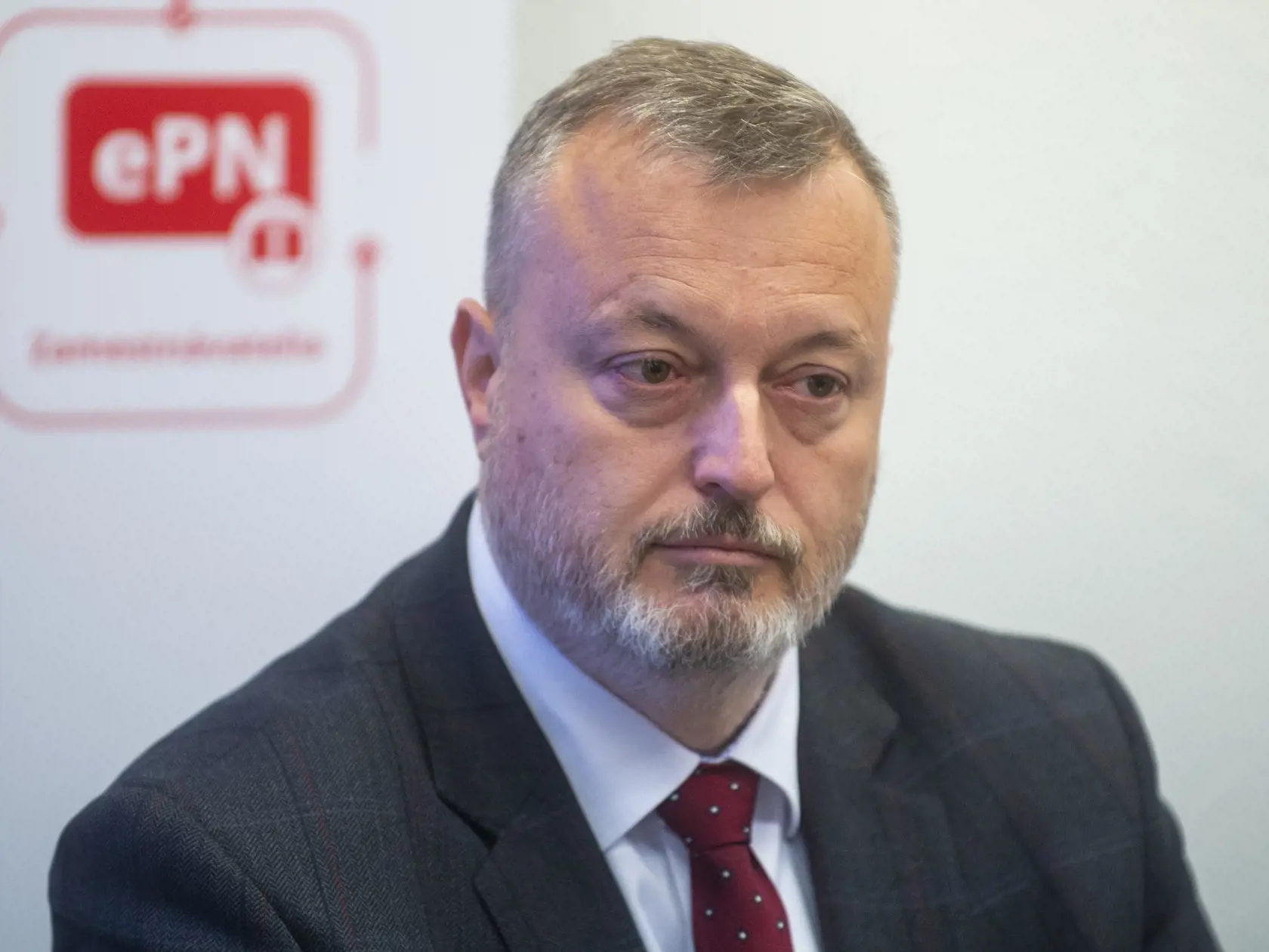 "Predstavitelia ministerstva práce, sociálnych vecí a rodiny, ako aj samotný minister sa so zástupcami dôchodcov pravidelne stretávajú. Ich návrhy prijímame a diskutujeme o nich. Preto aj na základe požiadaviek JDS pripravuje rezort práce možnosti ďalšej inflačnej pomoci pre seniorov, ktorej návrh predstavíme koncom leta," spresnil rezort práce.