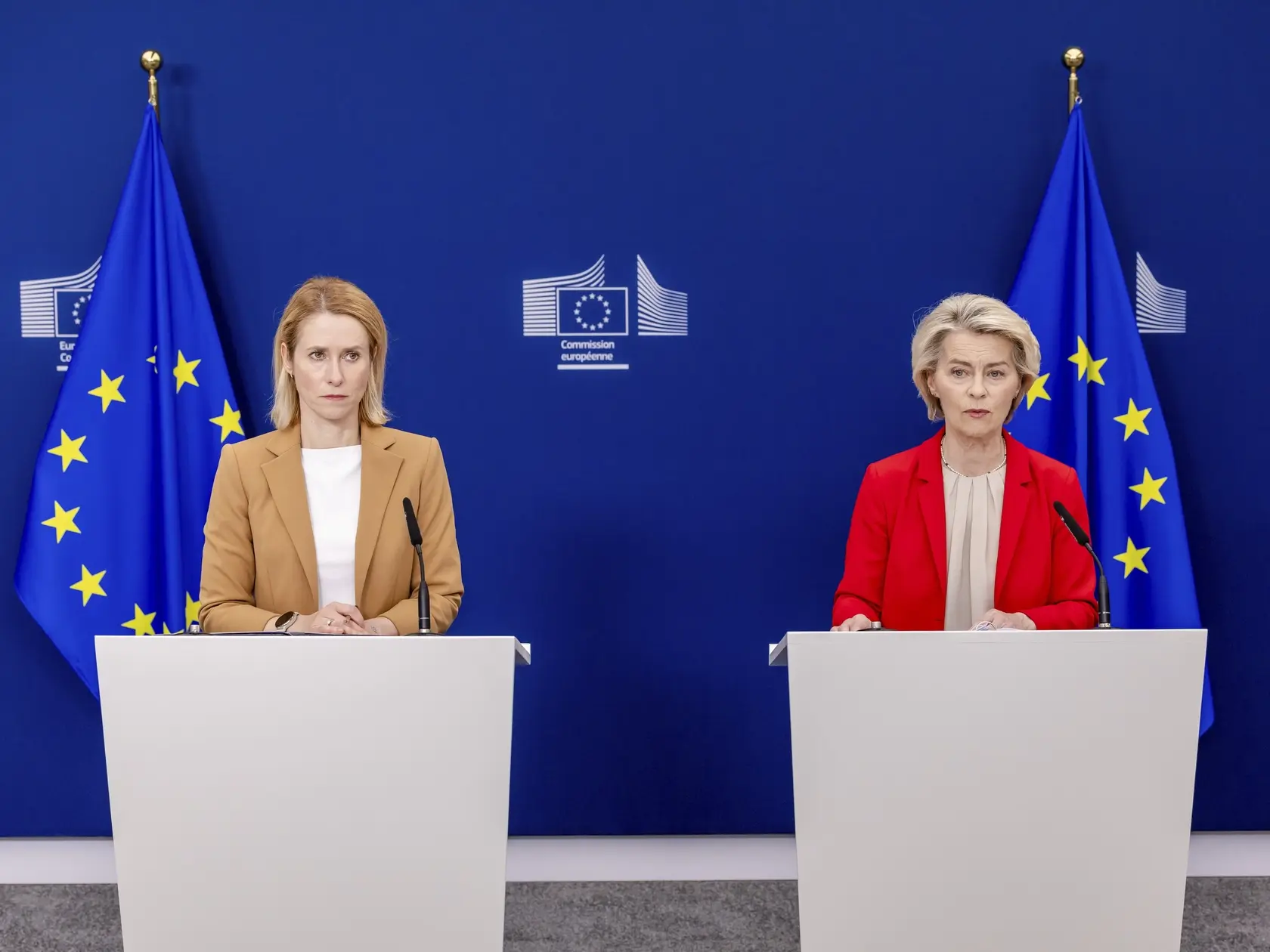 Predsedníčka Európskej komisie Ursula von der Leyenová (vpravo) a šéfka diplomacie EÚ Kaja Kallasová.