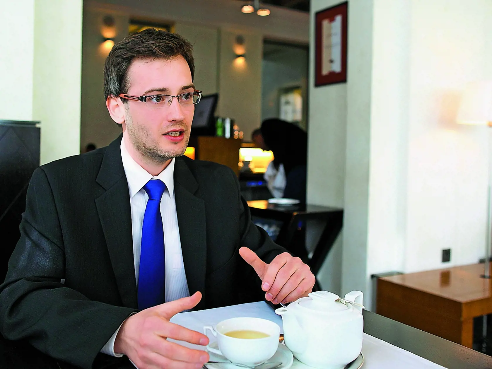 Jozef Badida, analytik portálu energieprevas.sk, upozorňuje, že zastropovaný bude len určitý objem elektriny. Navyše cesta, ktorou sa ministerstvo vybralo, je podľa neho náročná a naše úrady s ňou nemajú skúsenosti.