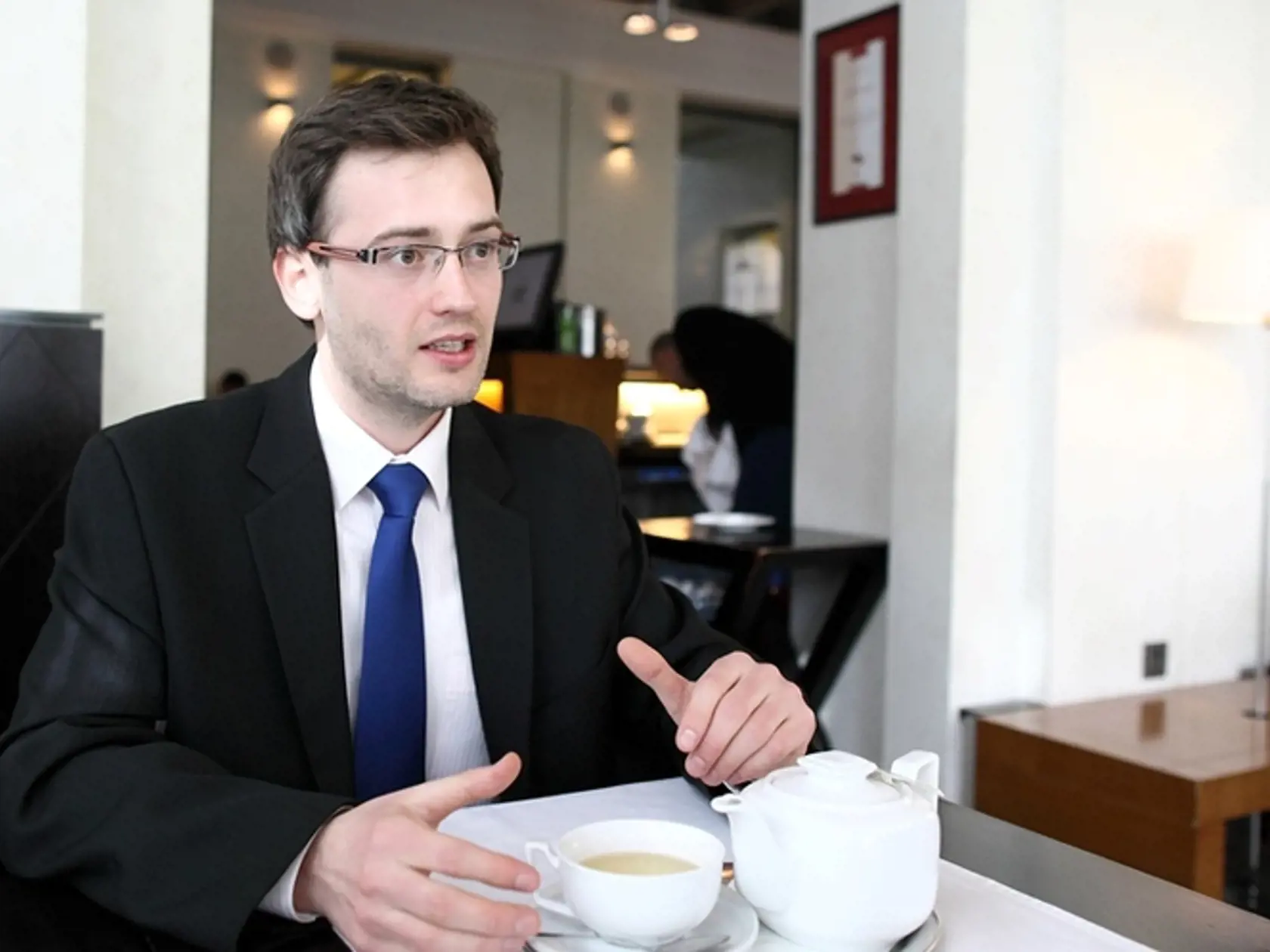 Jozef Badida, analytik portálu energieprevas.sk, upozorňuje, že zastropovaný bude len určitý objem elektriny. Navyše cesta, ktorou sa ministerstvo vybralo, je podľa neho náročná a naše úrady s ňou nemajú skúsenosti.