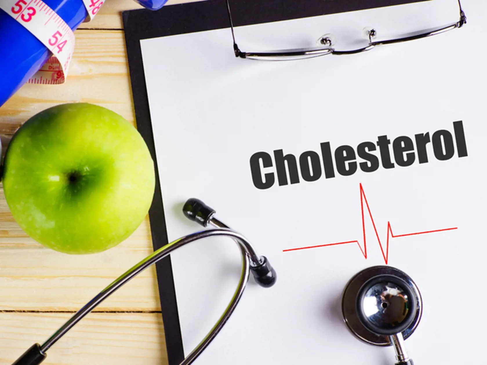 15 % celkového cholesterolu príjmame zo stravy, zvyšných 85 % sa prirodzene tvorí v tele. Jeho hromadenie ohrozuje život a prispieva k rozvoju srdcovo-cievnych ochorení
