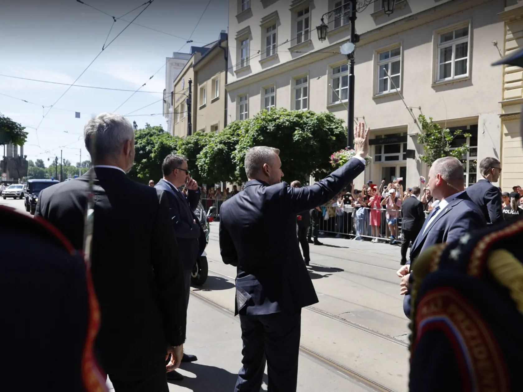 Peter Pellegrini prišiel k budove Reduty.