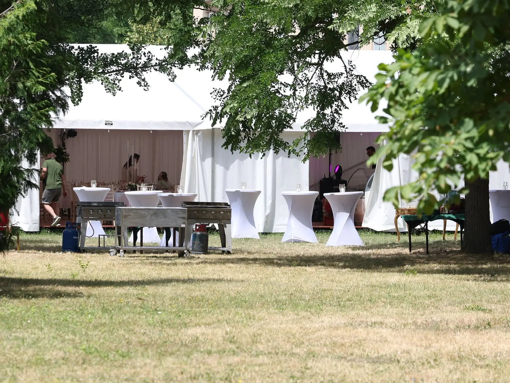Prípravy na svadbu Andreja Bičana. Dvojica sa sobáši v nádhernom prostredí kaštieľa v Palárikove.