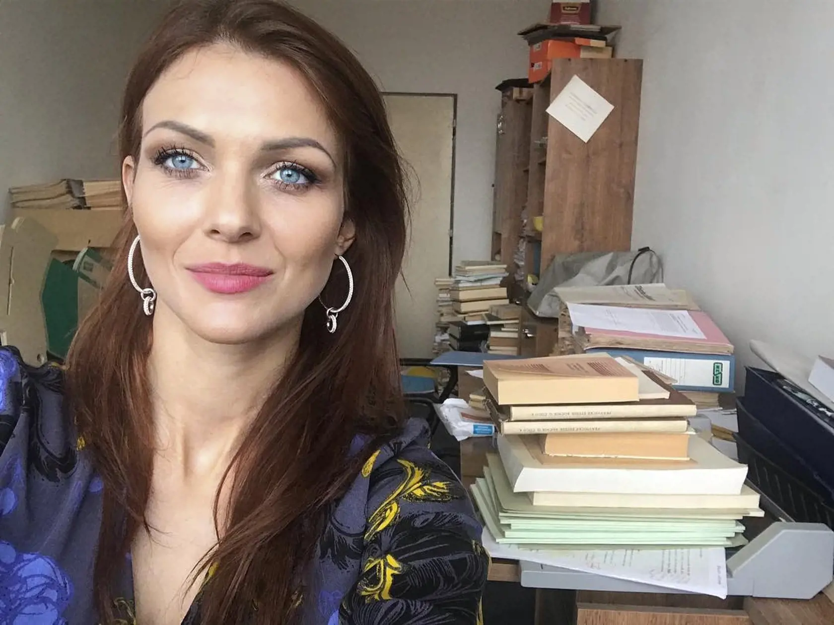 Okrem toho, že sa venuje hudbe, dokončuje štúdium práva a vyučuje na fakulte.