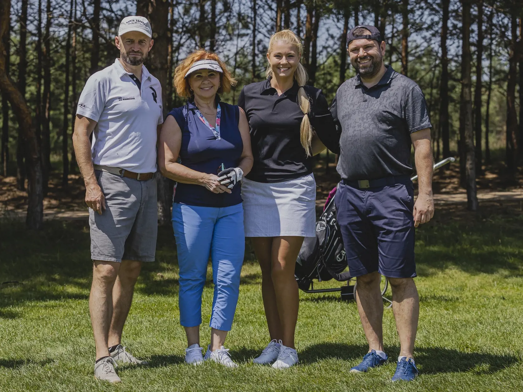 Na snímke Kamila Magálová, Ján Svoboda a Richard Strapko počas charitatívneho golfového turnaja Nadácie Krištáľového krídla v Šajdíkových Humencoch. 