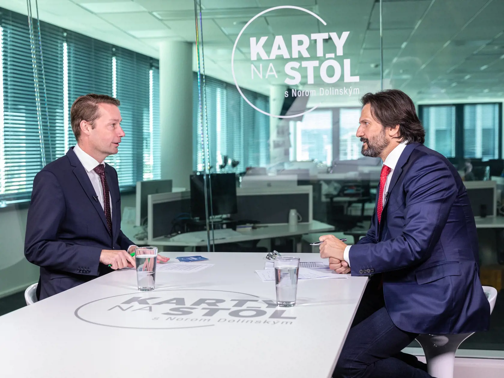 Robert Kaliňák - bývalý slovenský politik, poslanec NR SR, podpredseda strany SMER – sociálna demokracia, bývalý podnikateľ, podpredseda vlády a minister vnútra.