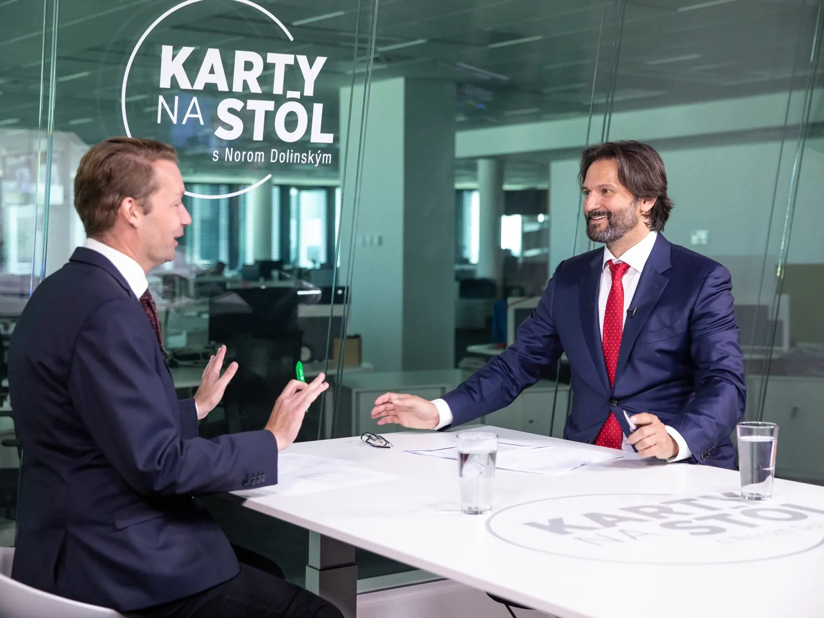 Robert Kaliňák - bývalý slovenský politik, poslanec NR SR, podpredseda strany SMER – sociálna demokracia, bývalý podnikateľ, podpredseda vlády a minister vnútra.