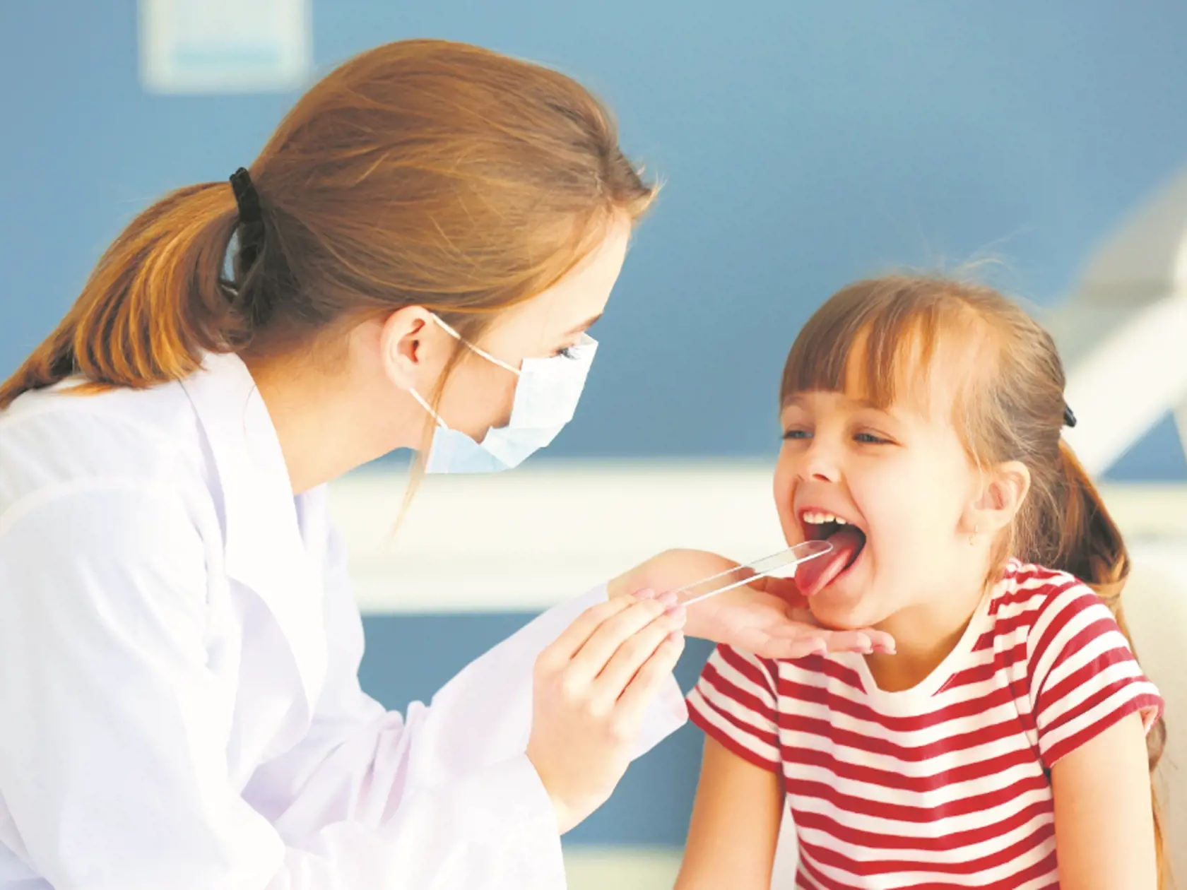 Odlíšiť chrípku od iných ochorení je ťažké – potvrdiť vírus umožňujú len laboratórne testy z výterov hrdla alebo nosa. Ak horúčka neustupuje, radšej zájdite k lekárovi, môže ísť aj o nebezpečný zápal. Počas epidémie 60 až 70 percent pacientov s jasnými príznakmi ochorenia podobného chrípke má vlastne chrípku, tí ostatní majú inú vírusovú infekciu.