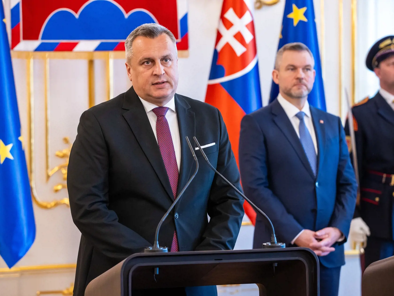 Stretnutie politických strán k zahraničnopolitickej orientácii Slovenska s prezidentom SR v prezidentskom paláci. Na snímke je Andrej Danko a prezident SR Peter Pellegrini.