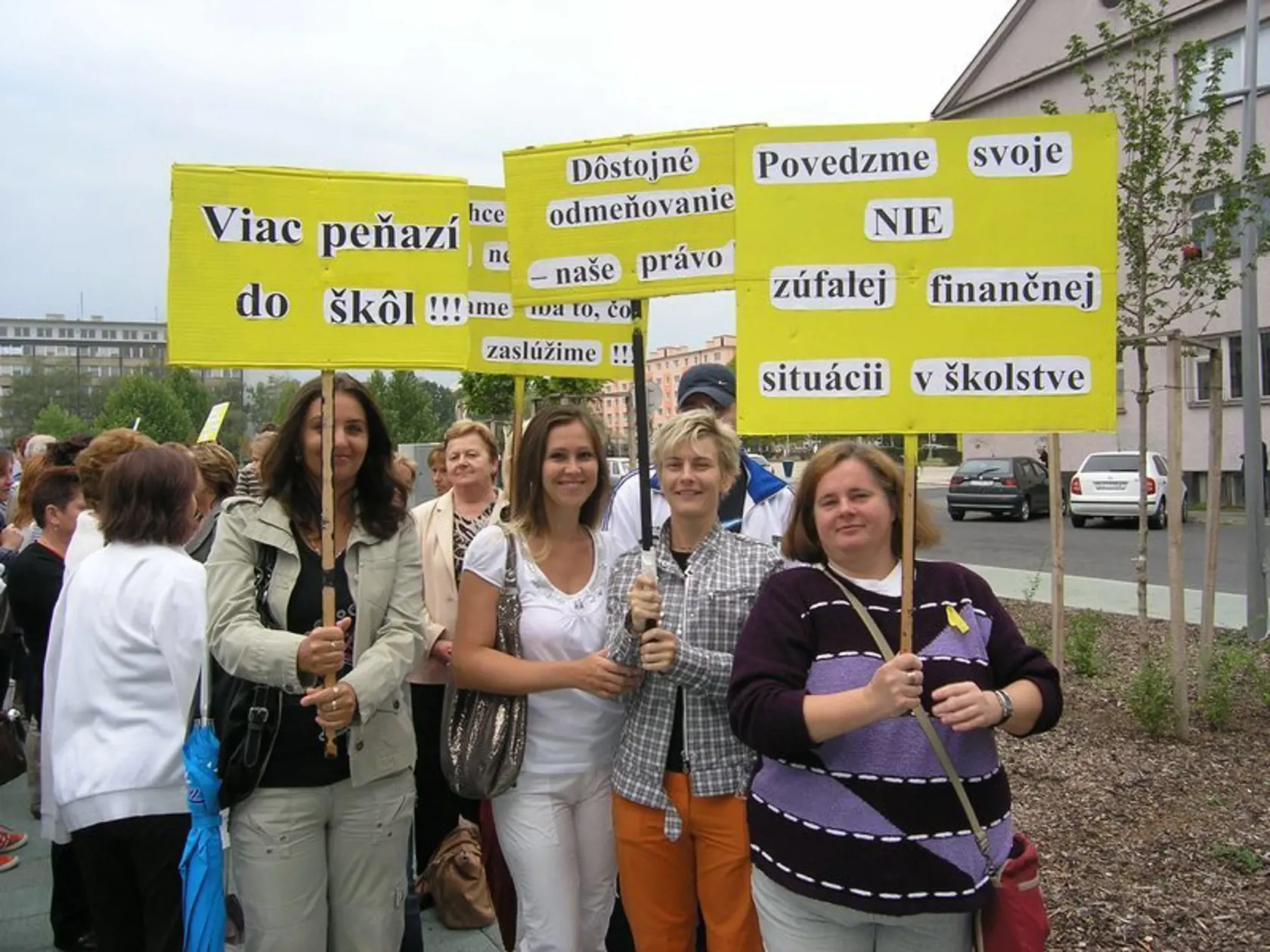 Do štrajku učiteľov sa zapojili aj pedagogičky z Lučenca.