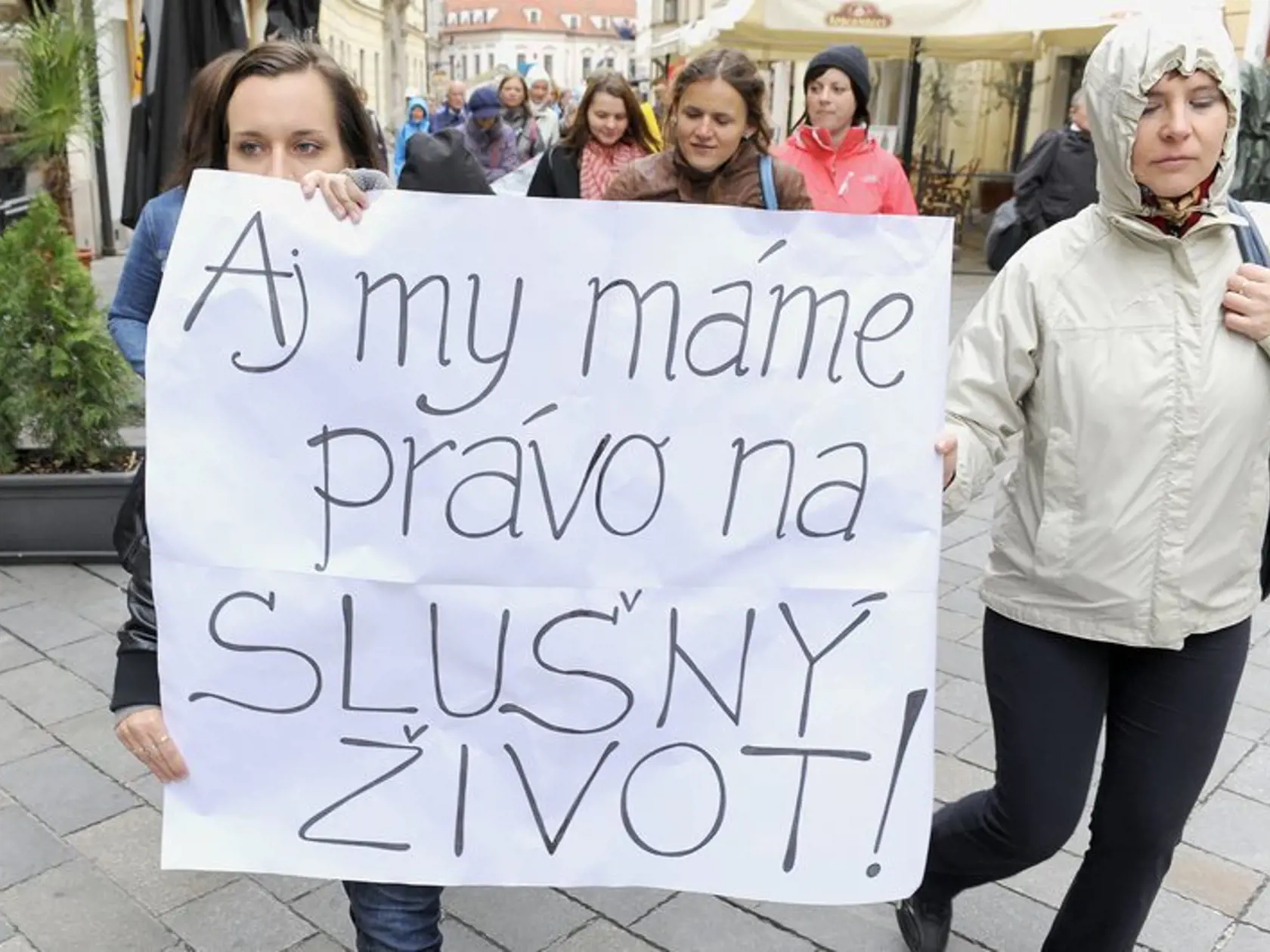 Štrajkujúce učiteľky v centre Bratislavy.