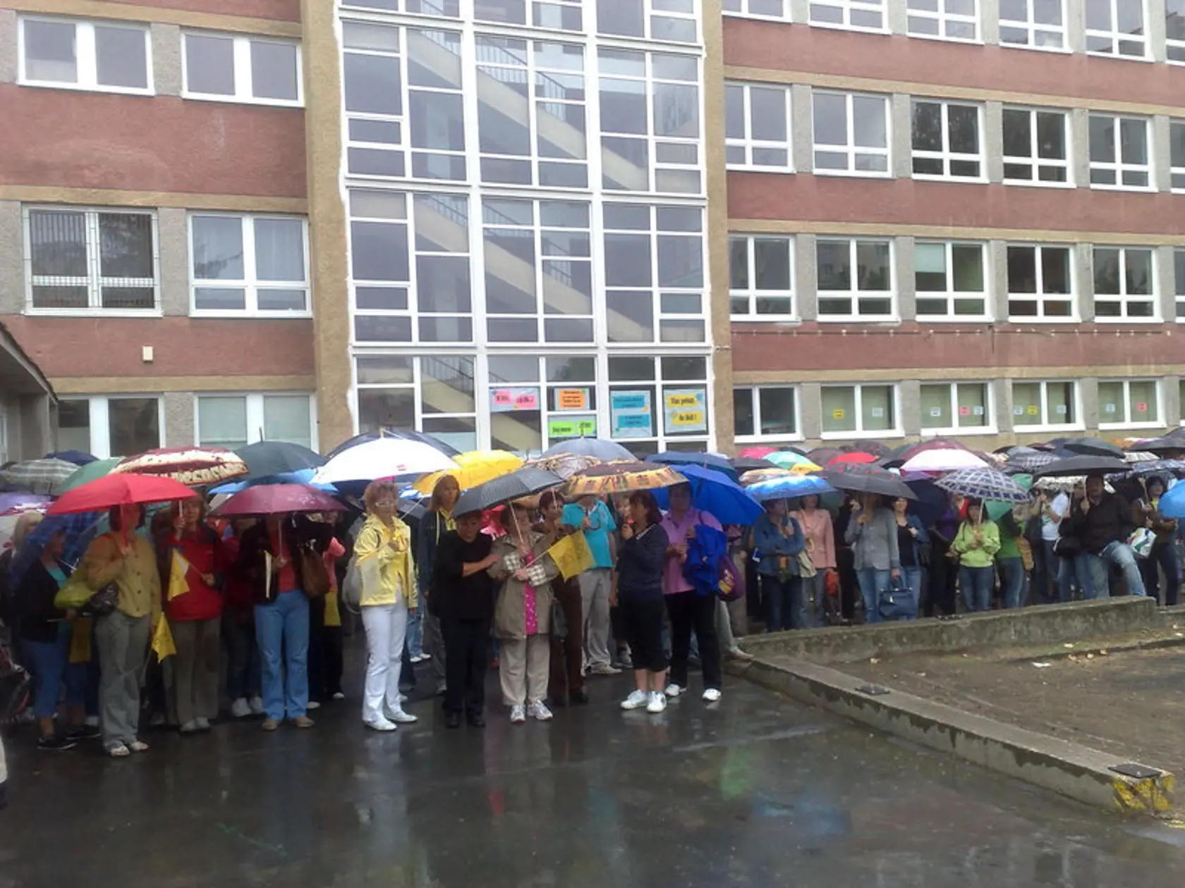 K štrajku sa pridalo aj takmer 500 učiteľov a nepedagogických zamestnancov základných a materských škôl okresu Zvolen.